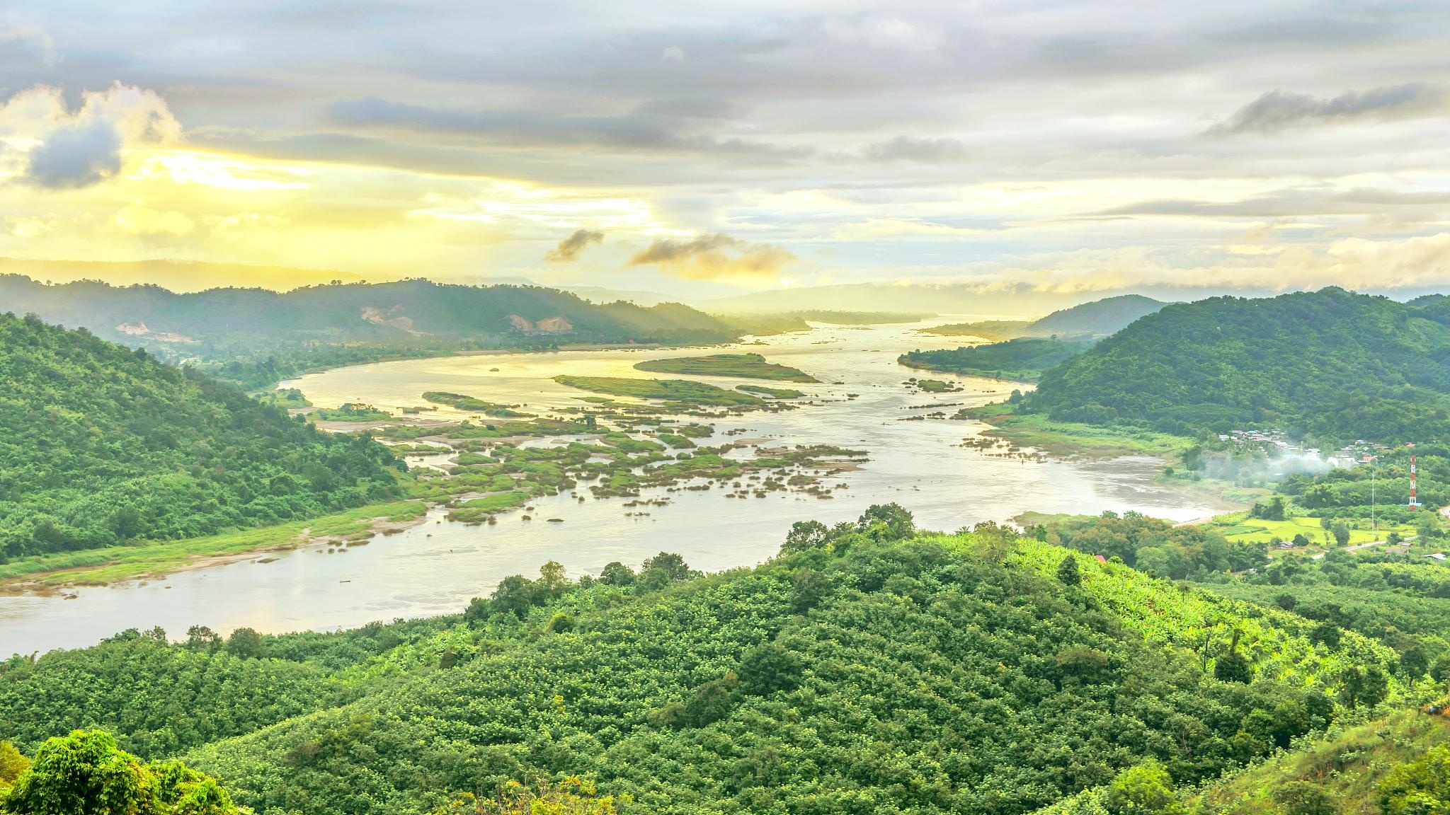 The Mekong River, attraction reviews, Mekong River tickets, Mekong River discounts, 2050x1160 HD Desktop