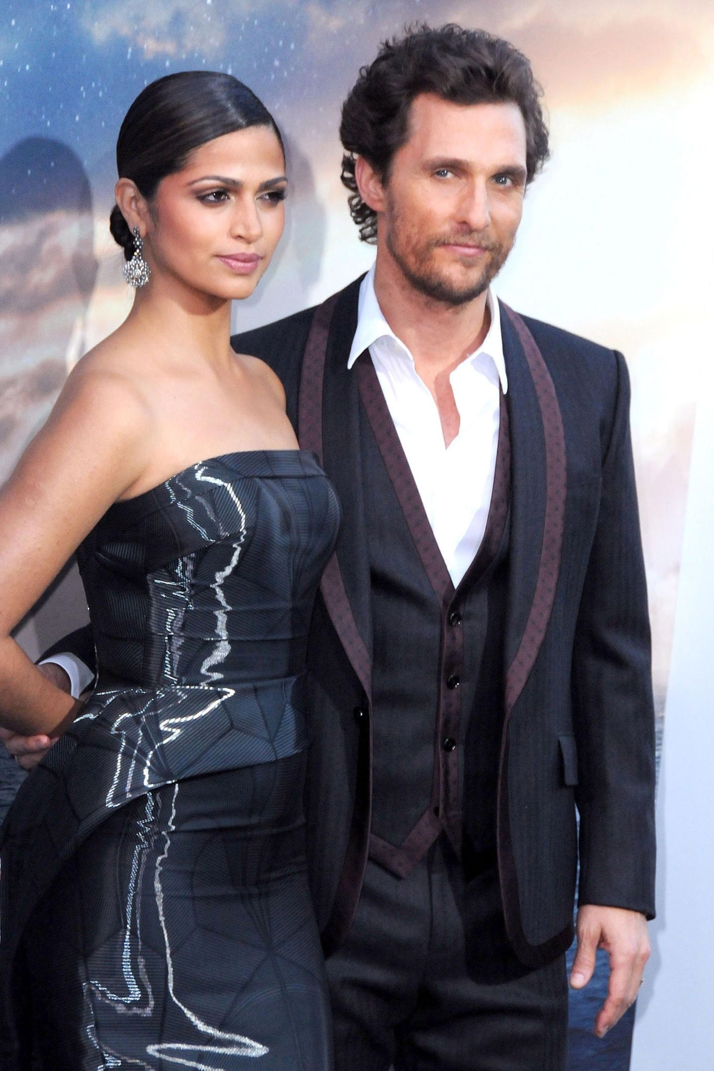 Matthew McConaughey, Camila Alves, Love at first sight, Romantic encounter, 1440x2160 HD Phone