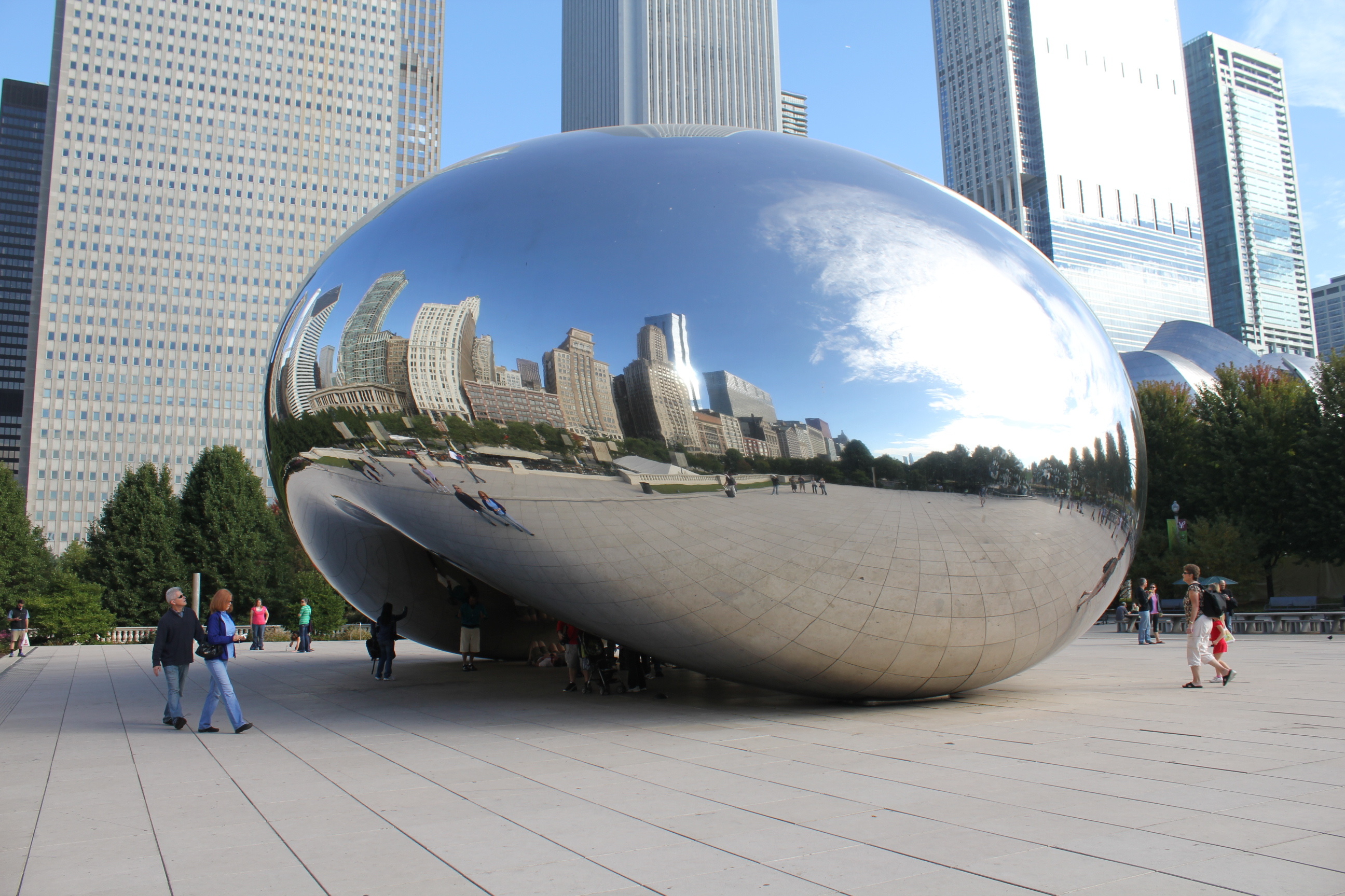 Cloud Gate, Bean sculpture, City reflection, Tourist attraction, 2600x1730 HD Desktop