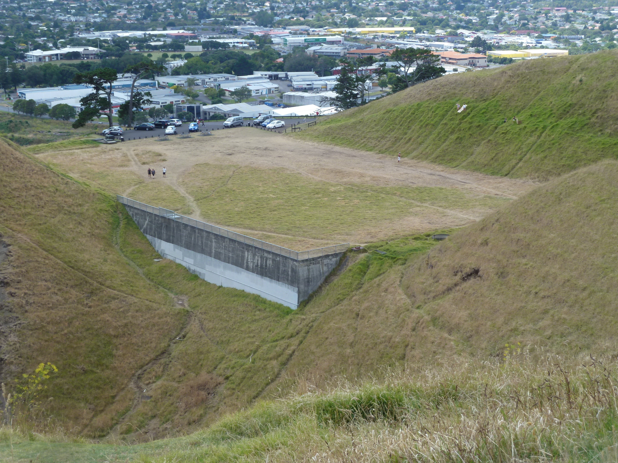 Mount Eden Crater, Auckland volcanoes, Geological wonders, Nature's power, 2560x1920 HD Desktop