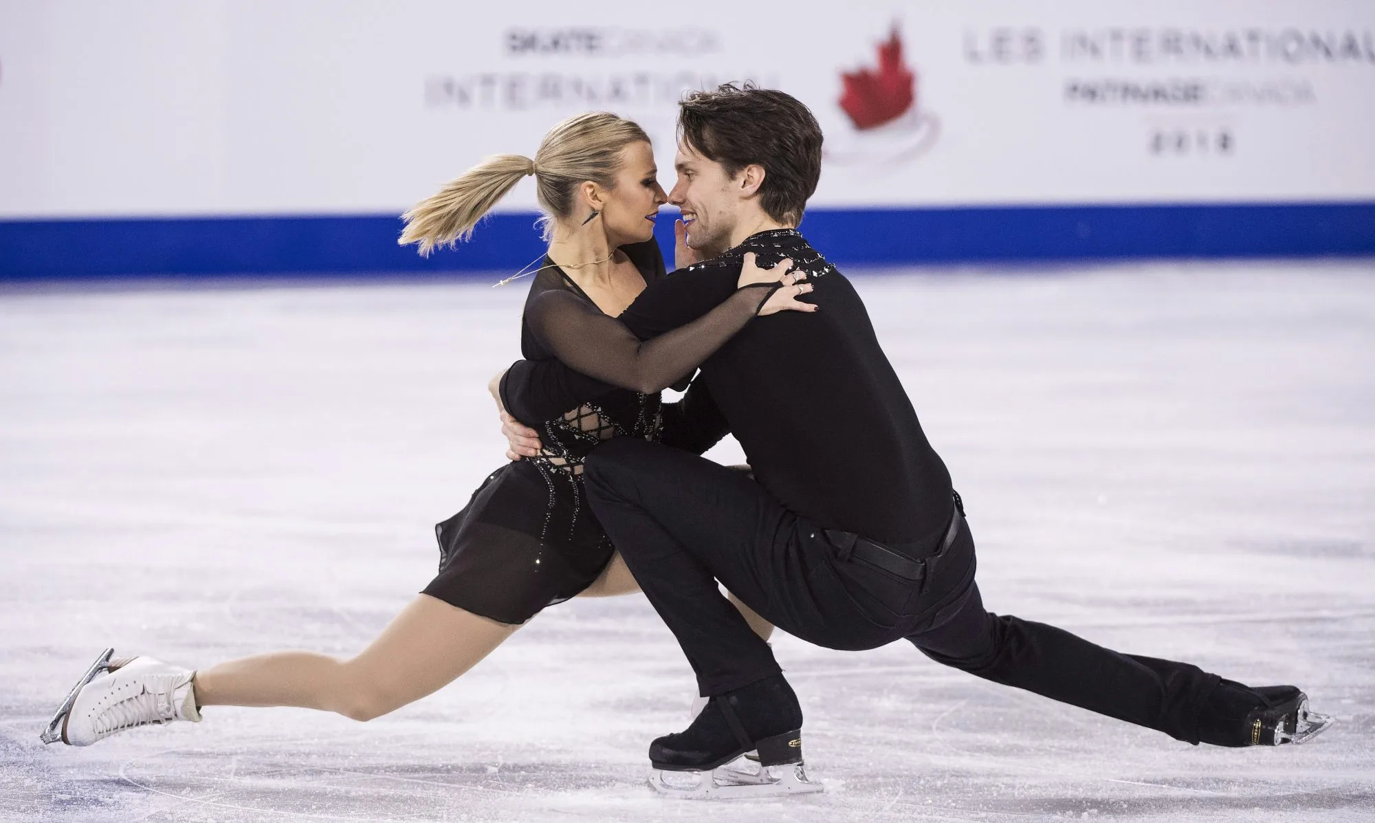 Kirsten Moore-Towers and Michael Marinaro, Pair Skating Wallpaper, 2000x1200 HD Desktop