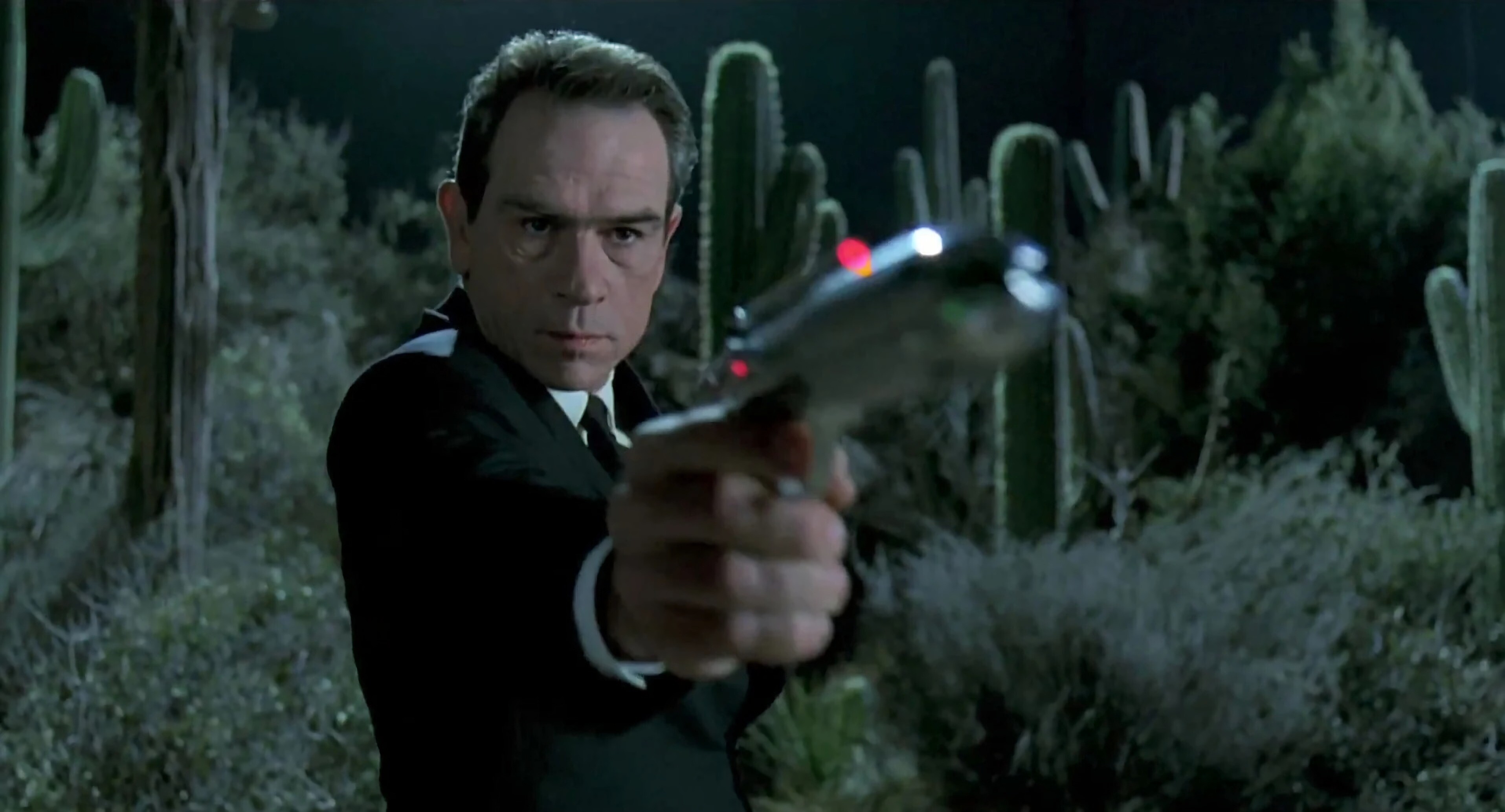 Tommy Lee Jones, Men in Black, Agent K, Extraterrestrial activity, 3830x2070 HD Desktop