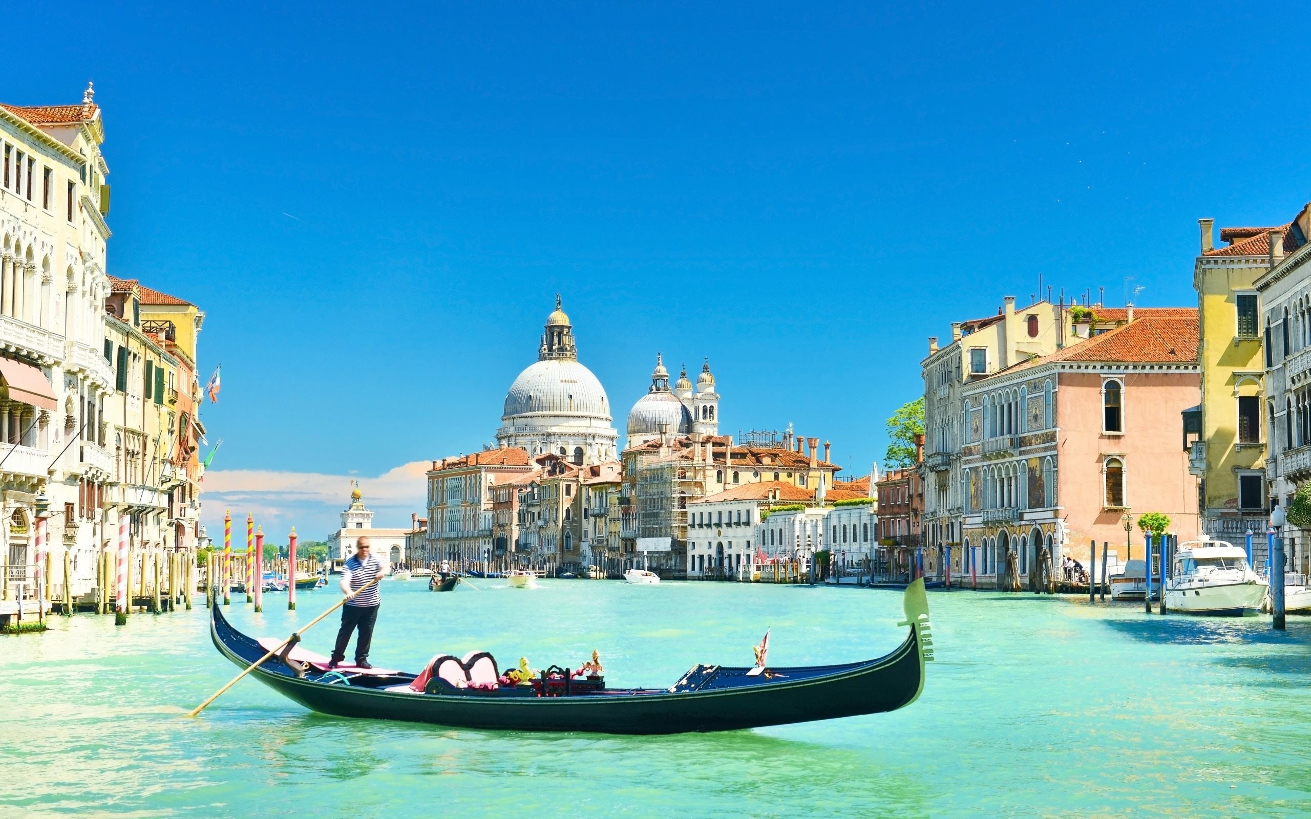 Venetian gondola, Summer in Venice, Venetian rowing, High-quality pictures, 2560x1600 HD Desktop