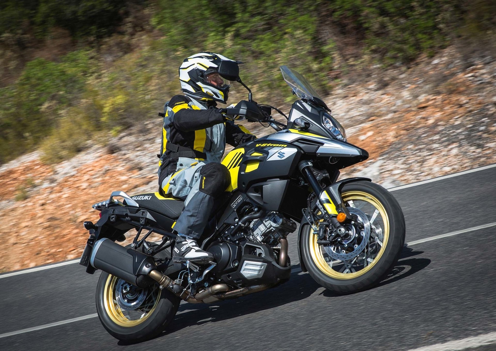 Suzuki V-Strom 650 (Auto), Adventure machine, Powerful presence, Off-road capabilities, 1920x1360 HD Desktop