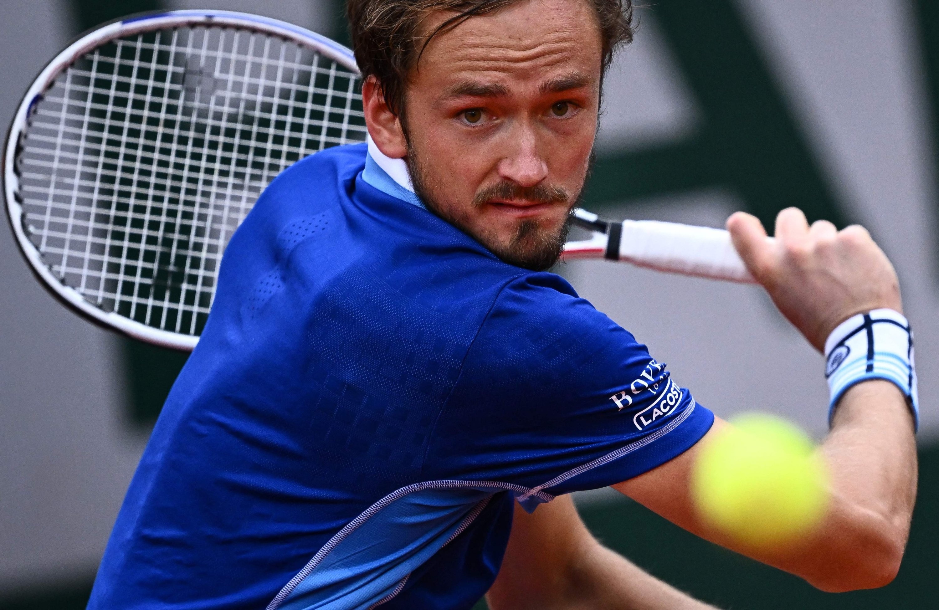 Daniil Medvedev, Roland Garros, Tennis match, Daily sports news, 3000x1950 HD Desktop