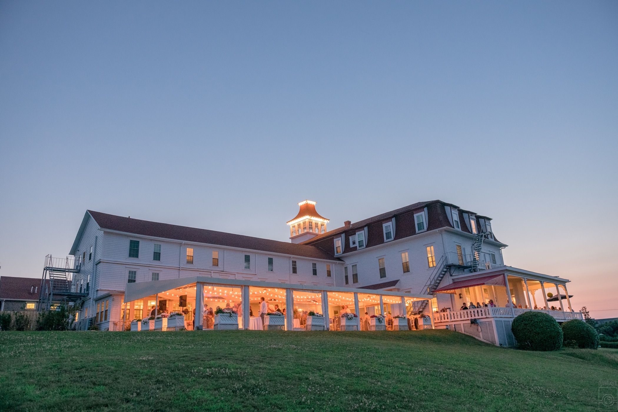 Block Island, Spring House Hotel, Waterfront accommodations, Serene retreat, 2100x1400 HD Desktop