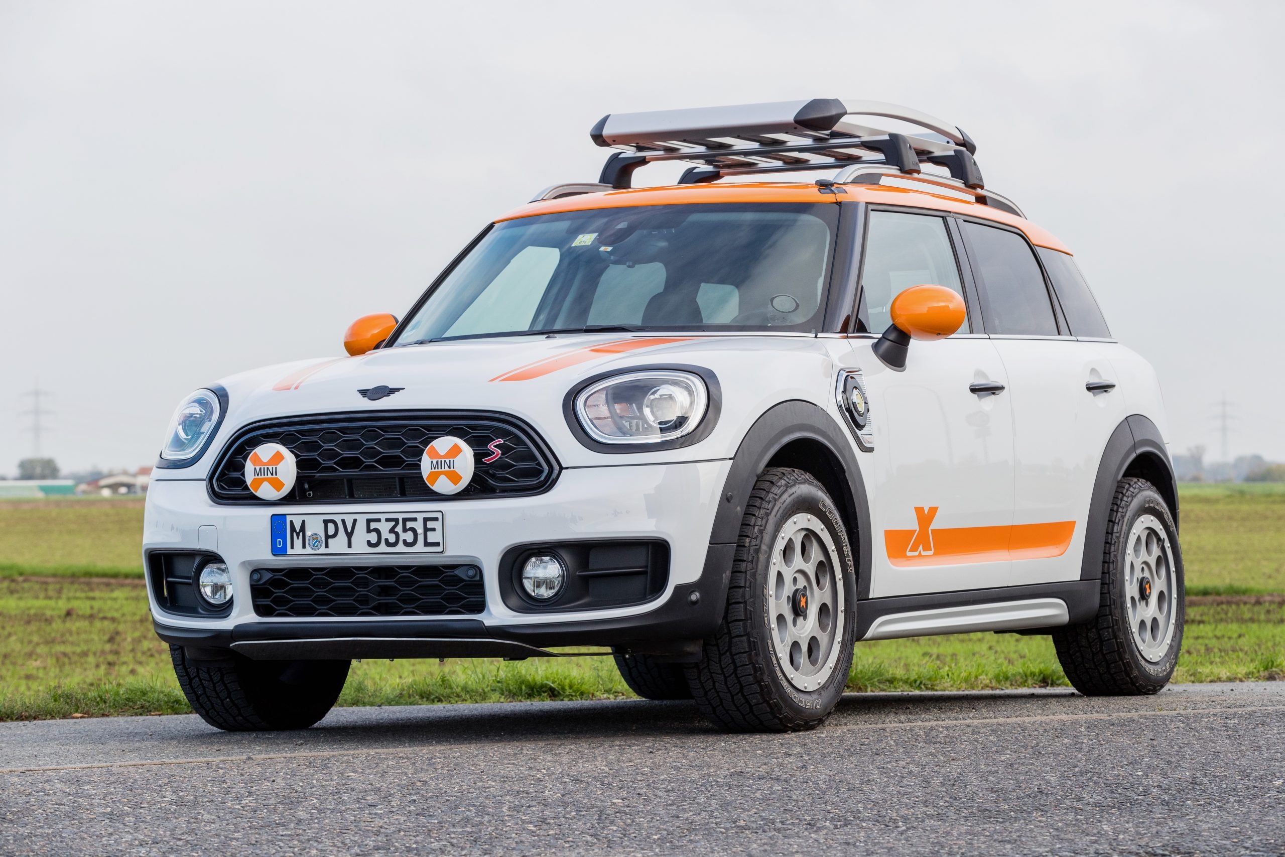 MINI Countryman, Adventurous spirit, Off-road capability, Modern design, 2560x1710 HD Desktop