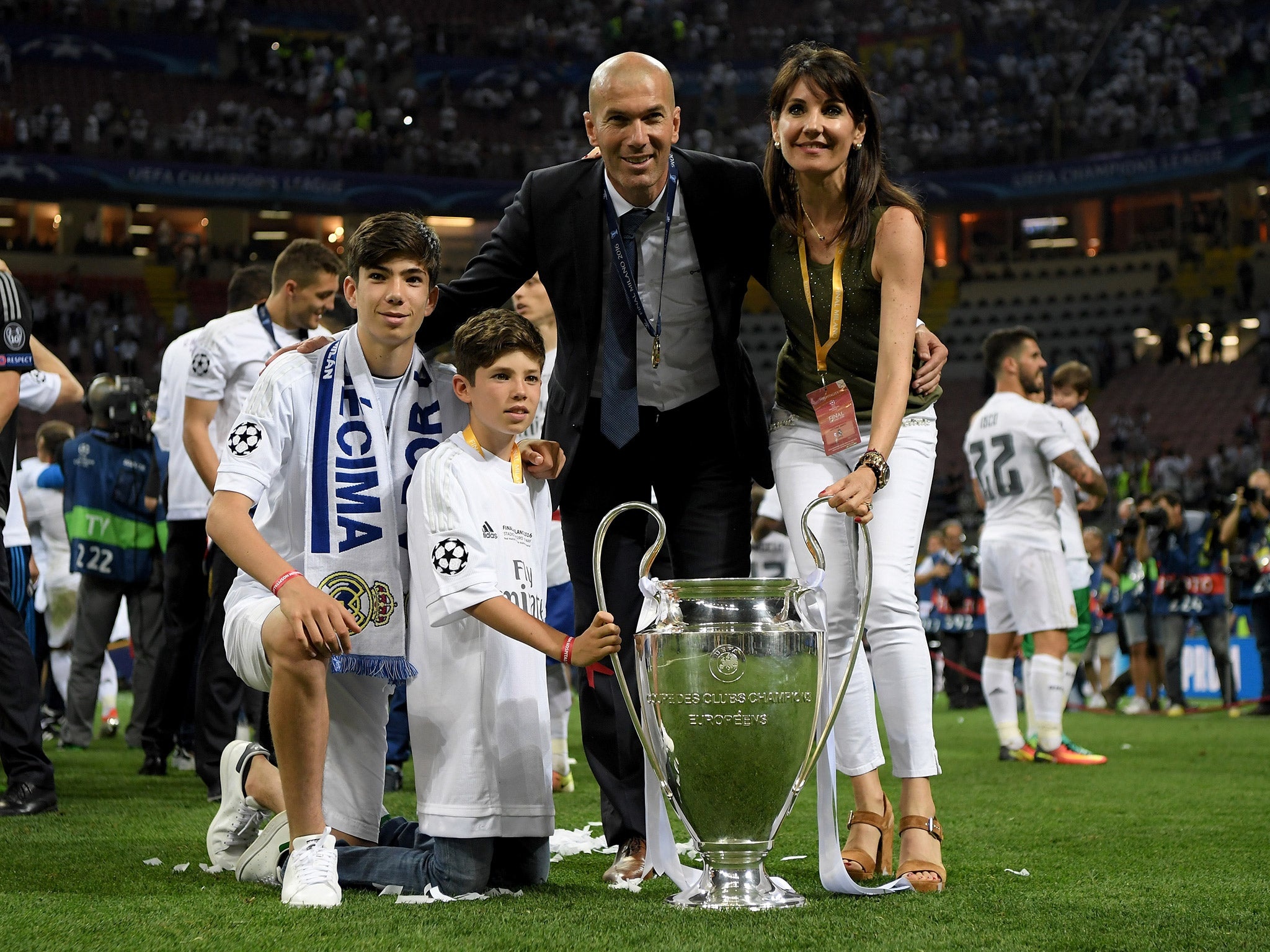 Zinedine Zidane, Véronique Zidane, UEFA Champions League trophy, Theo Zidane, HD Desktop wallpaper