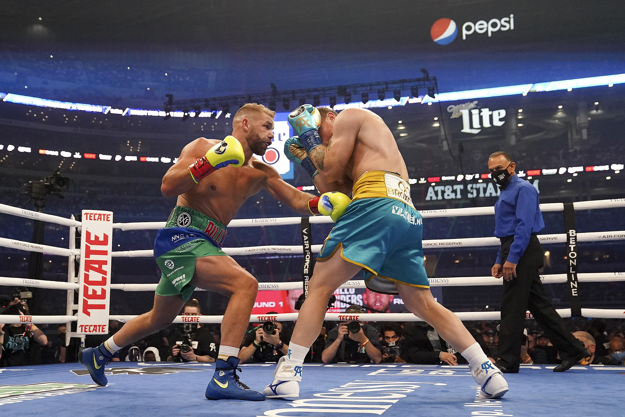 Saul Alvarez, Billy Joe Saunders, Broken eye socket, Canelo Alvarez fight, 2530x1690 HD Desktop