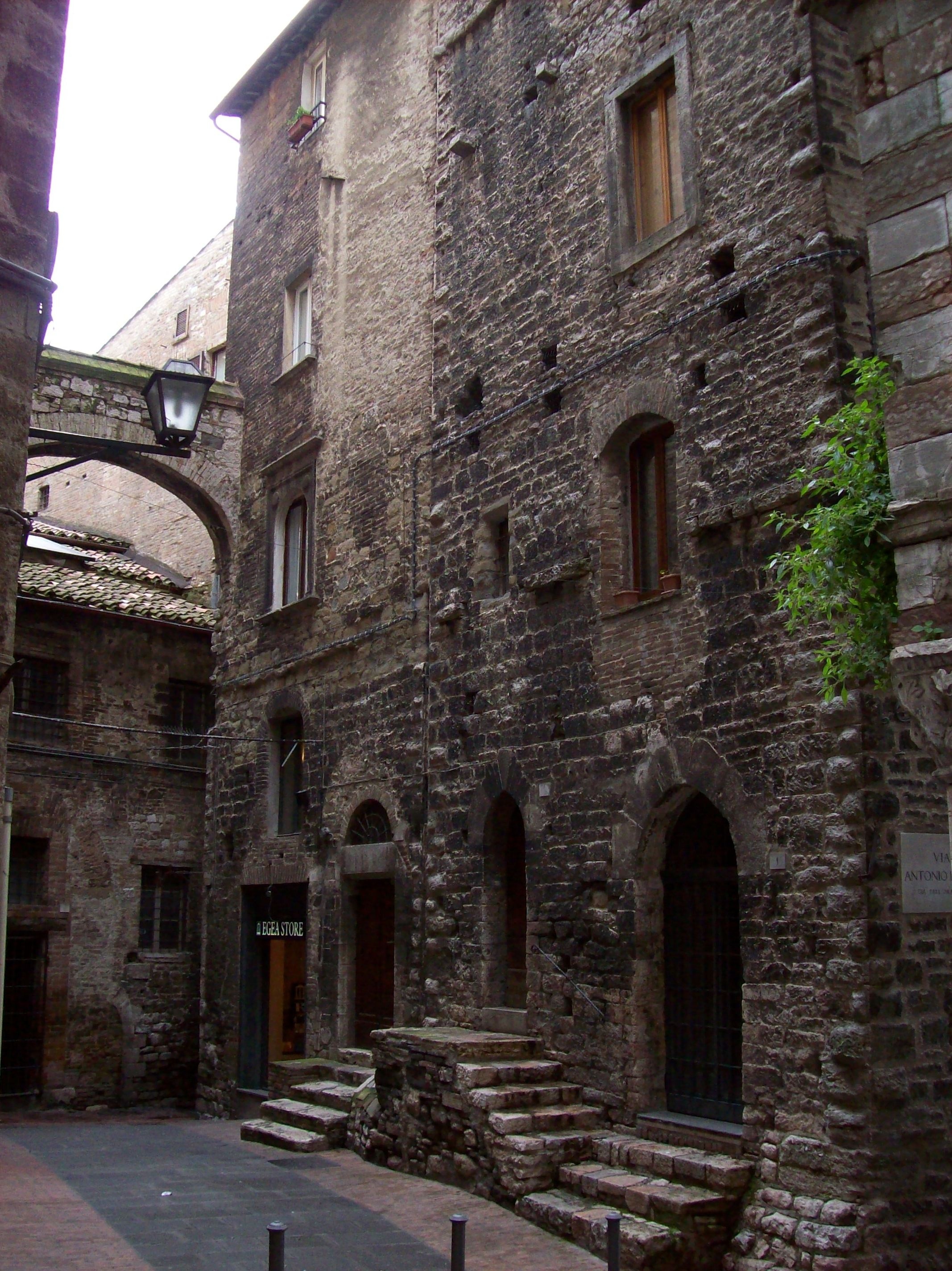 Perugia, Italian pride, Guided by principle, Rich history, 2140x2850 HD Phone
