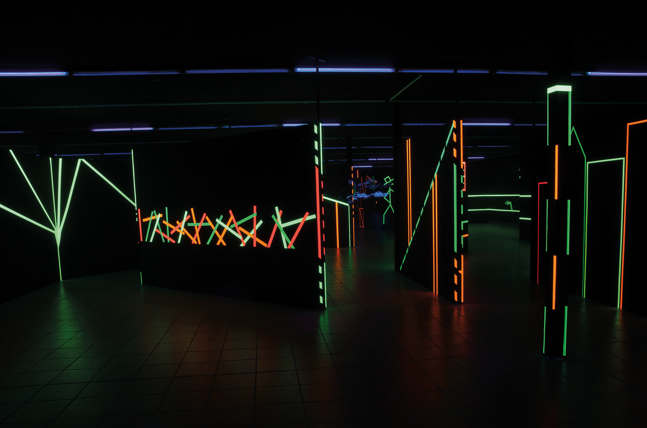 Laser tag, Immersive arena, Futuristic entertainment, Laser game, 2150x1420 HD Desktop