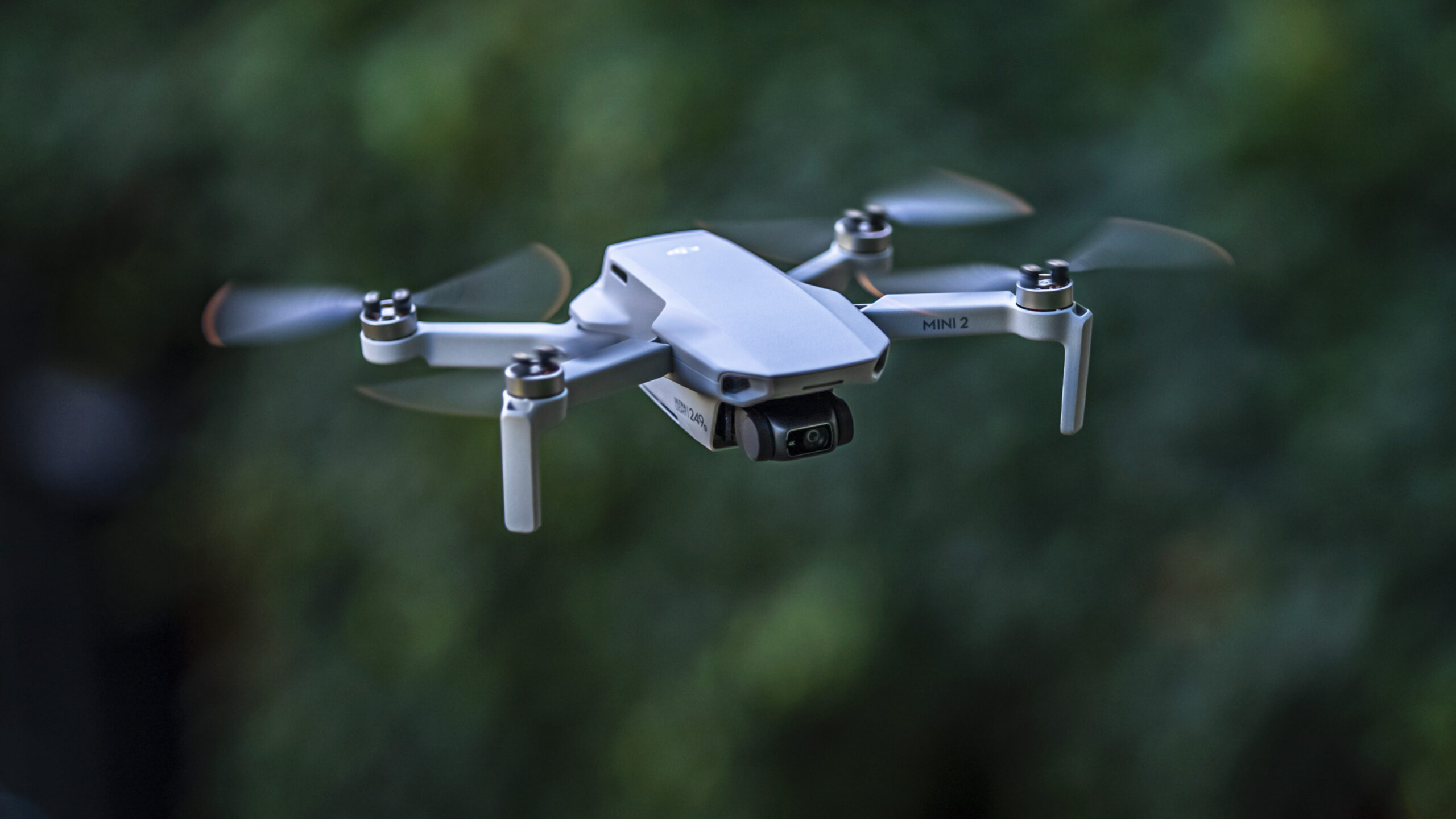DJI Mini 2 drone, Ultra-light body, 4K video, Ocusync connectivity, 2560x1440 HD Desktop
