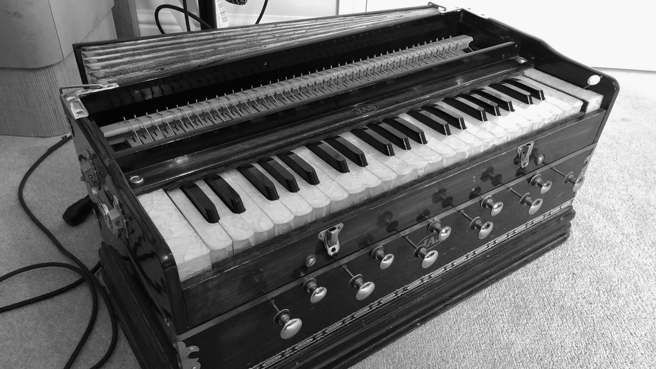Harmonium music, Ash's harmonium, Pianobook, 2560x1440 HD Desktop