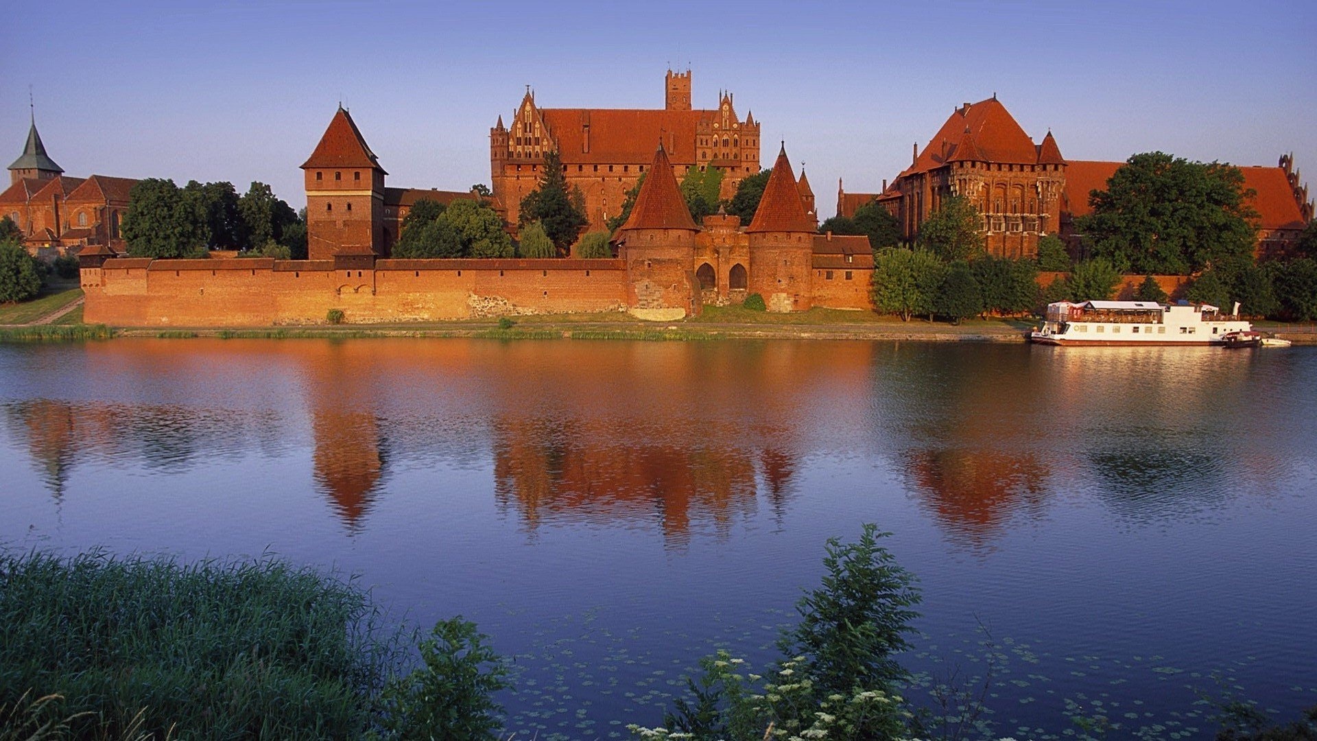 Malbork Castle, Poland Wallpaper, 1920x1080 Full HD Desktop