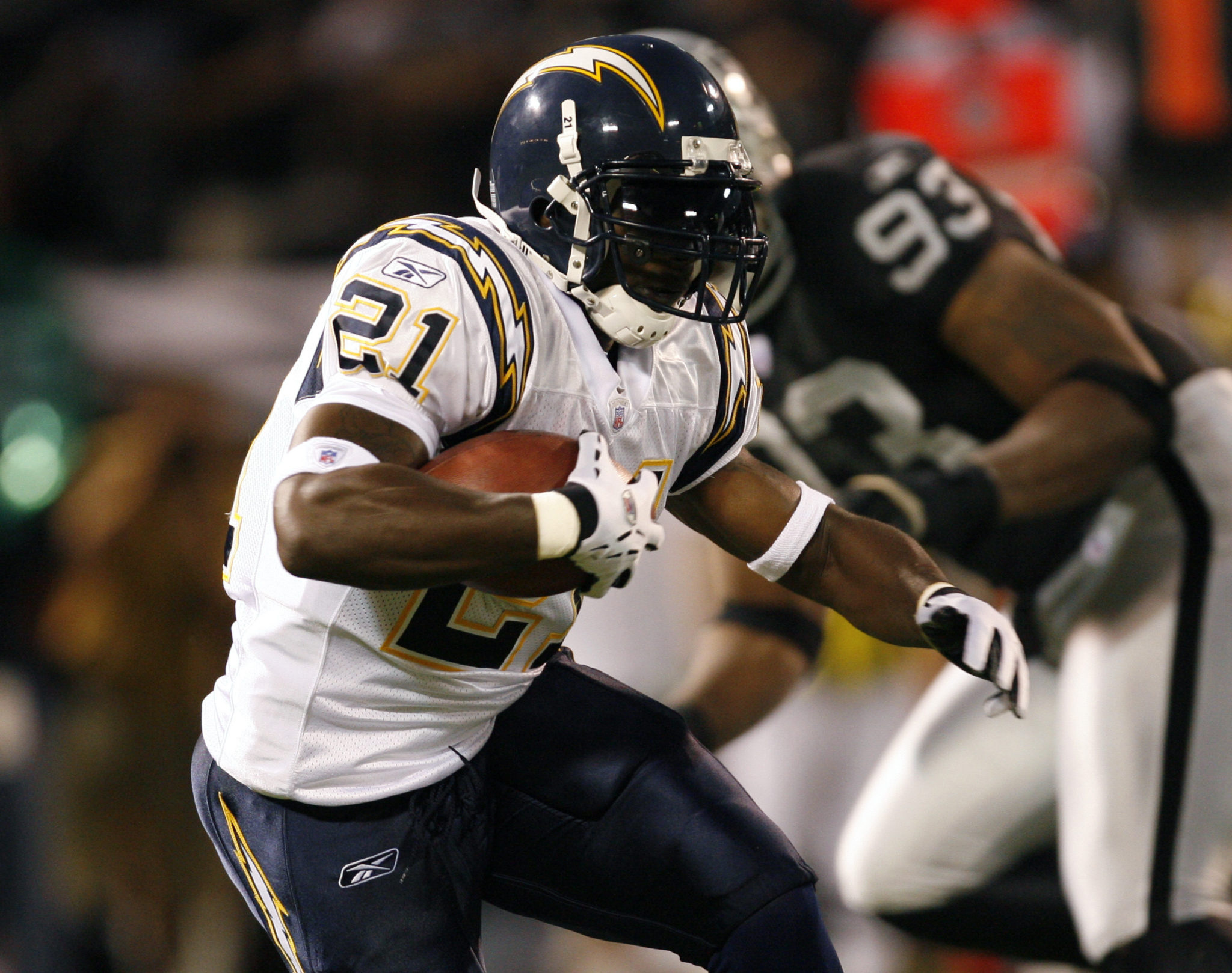 Chargers vs Raiders, LaDainian Tomlinson Wallpaper, 2050x1620 HD Desktop