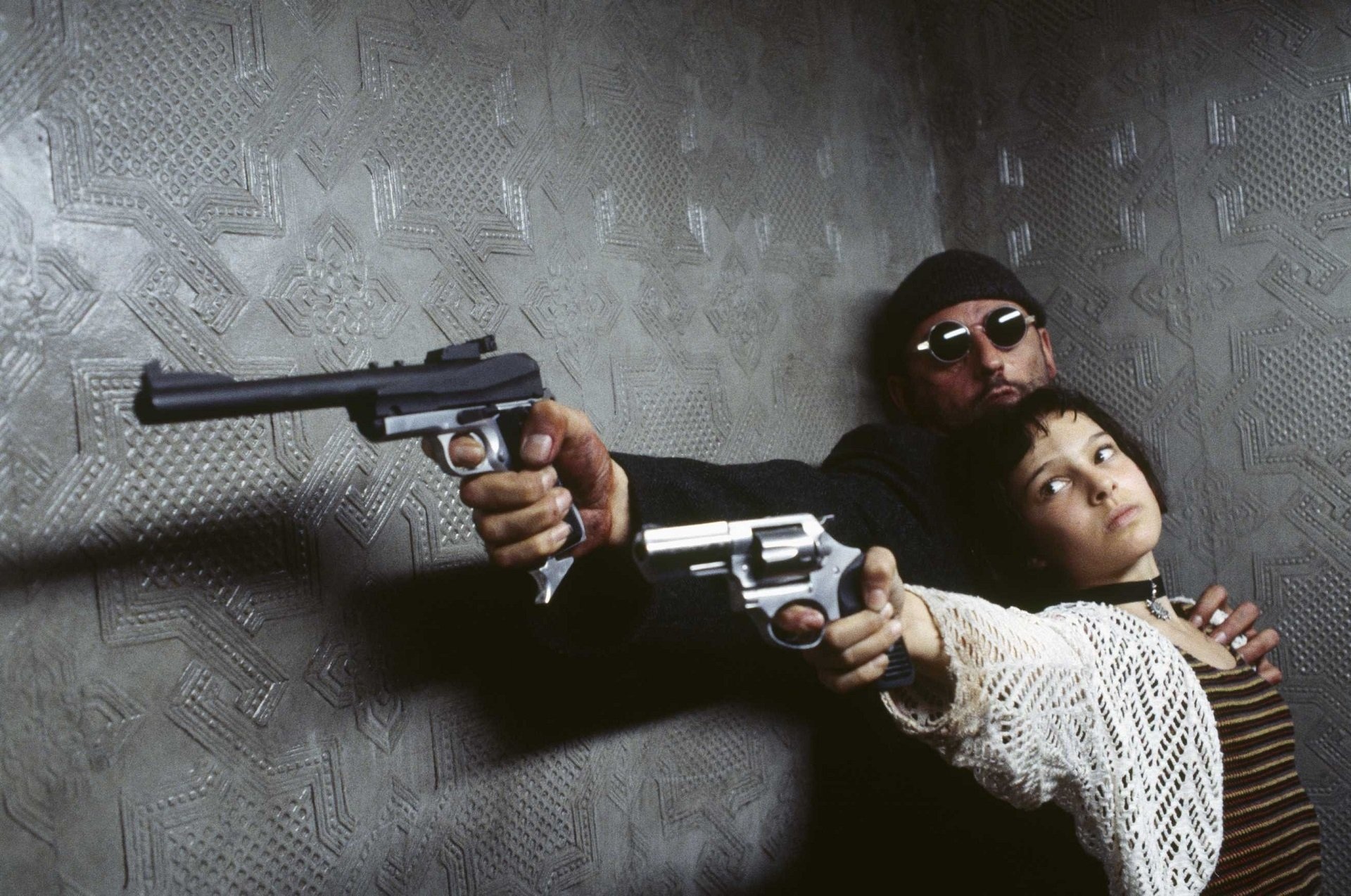 Leon the Professional, Intense HD wallpaper, Memorable image, Action thriller, 1920x1280 HD Desktop