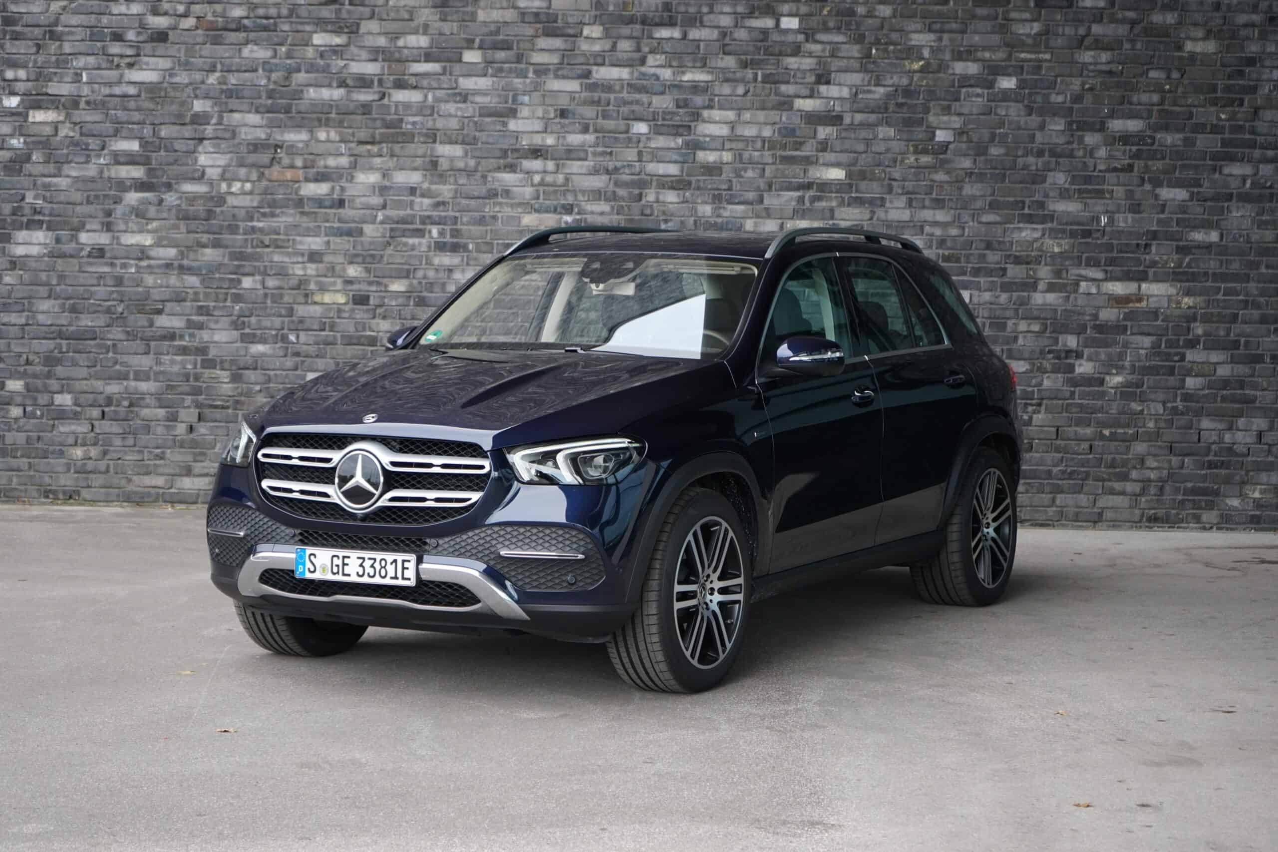 Stylish Mercedes-Benz GLE, Hybrid model, Advanced technology, Eco-friendly, 2560x1710 HD Desktop