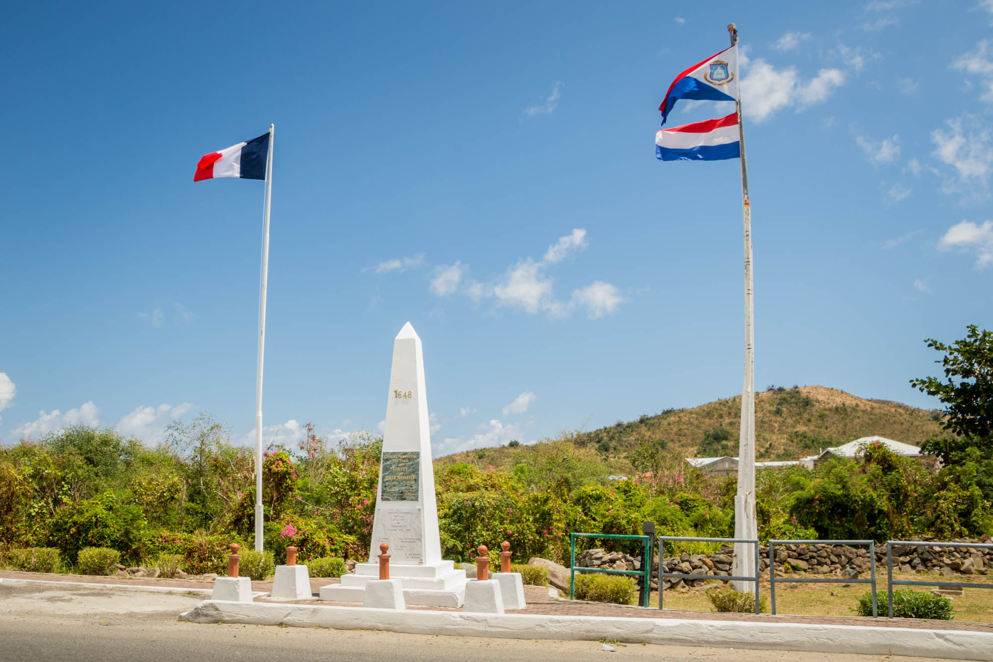 French-Dutch association, Saint Martin myths, Coastal charm, Caribbean paradise, 2000x1340 HD Desktop