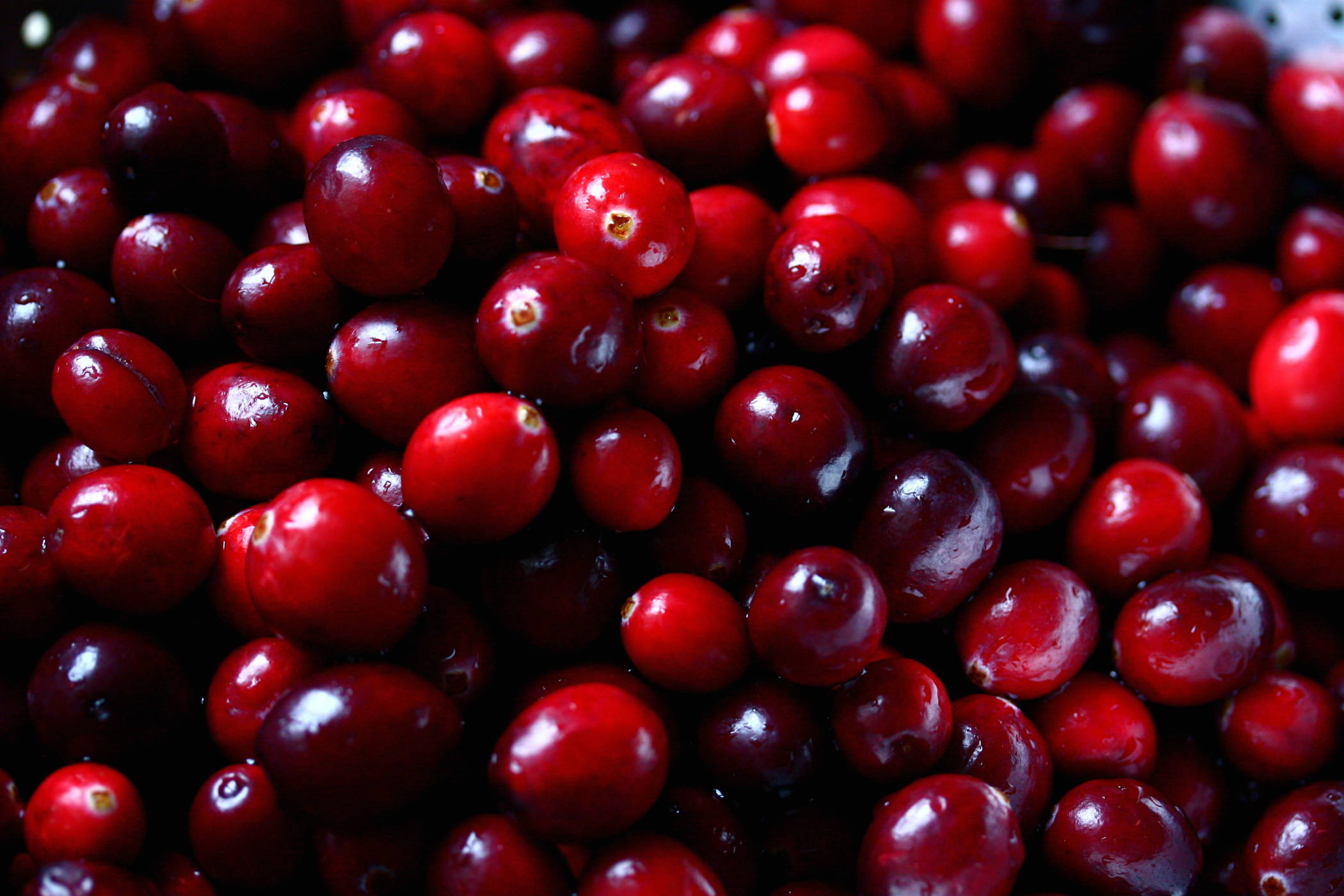 Cranberry clean-up, Detoxifying properties, Cleansing benefits, Healthy body, 2100x1400 HD Desktop