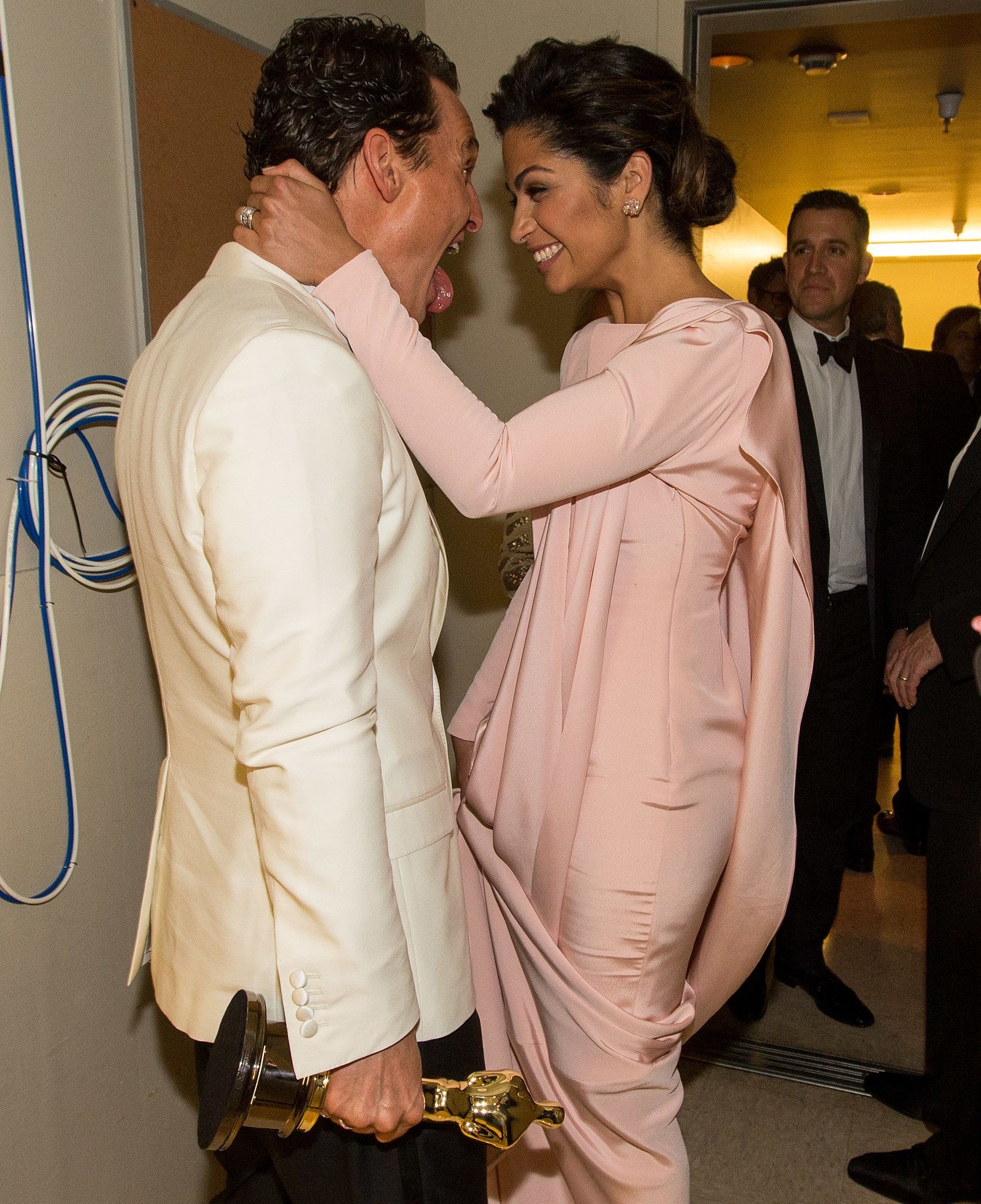 Camila Alves, Matthew McConaughey, Adorable Oscars moment, Hollywood romance, 1670x2050 HD Phone