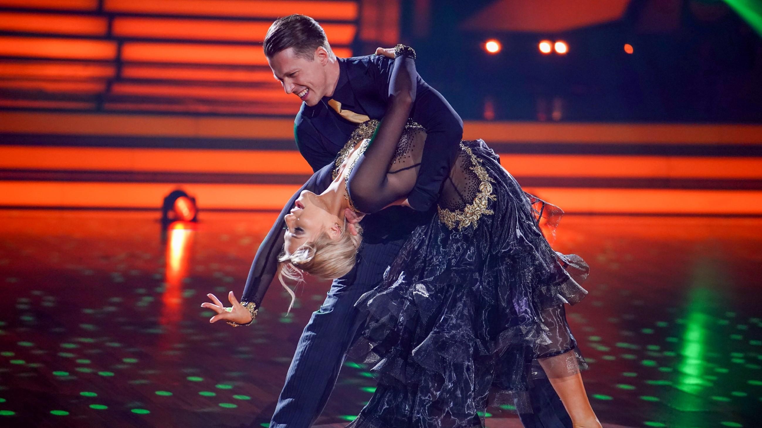 Valentina Pahde and Valentin Lusin, Pasodoble Wallpaper, 2600x1470 HD Desktop