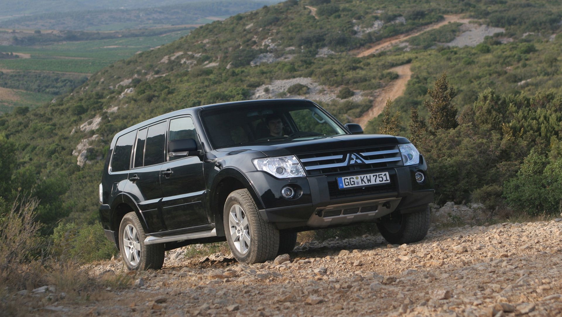 Plug-in Hybrid, Mitsubishi Pajero Wallpaper, 1920x1090 HD Desktop