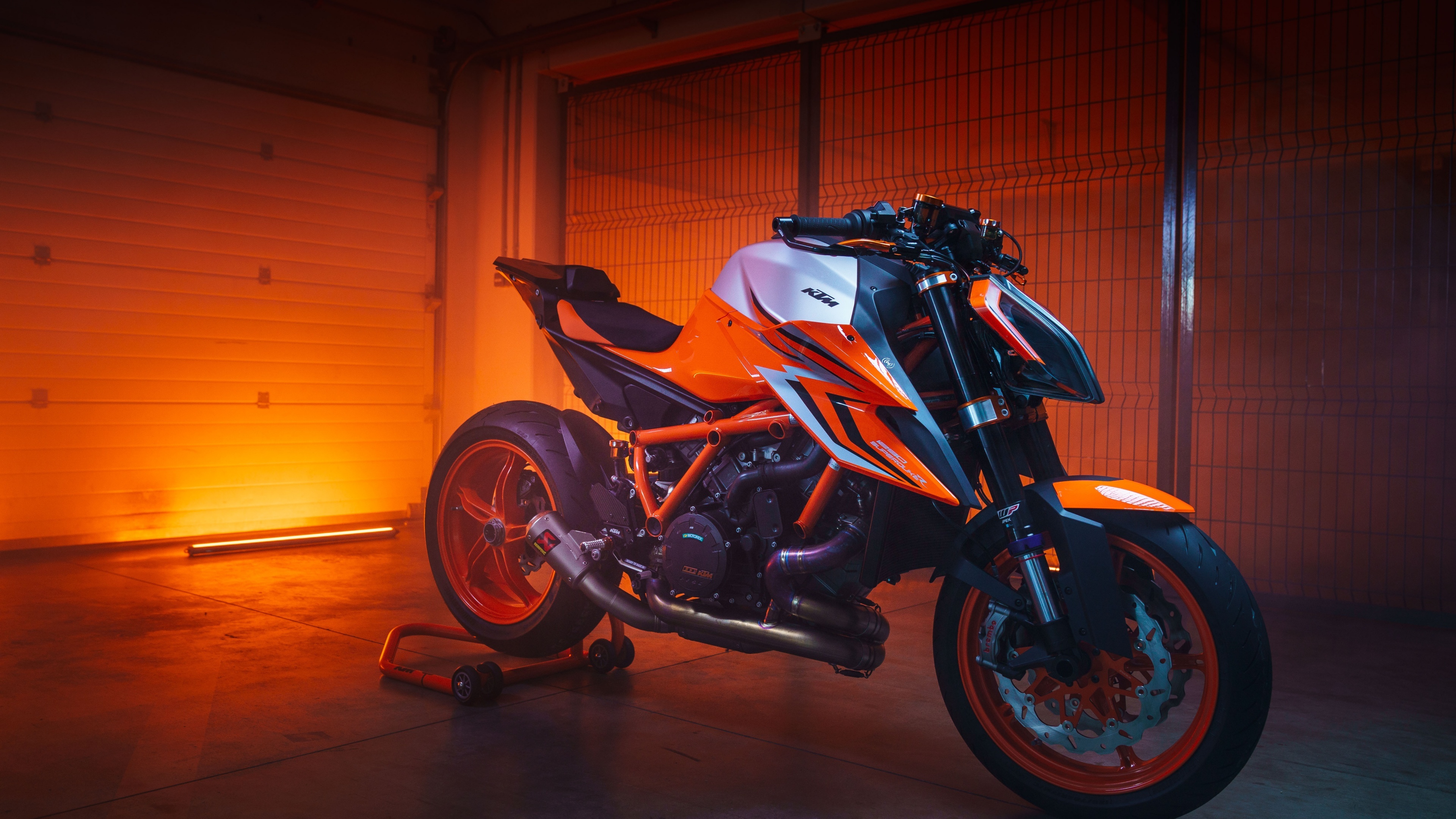 KTM 1290 Super Duke, Refined engineering, Powerful performance, Cutting-edge design, 3840x2160 4K Desktop