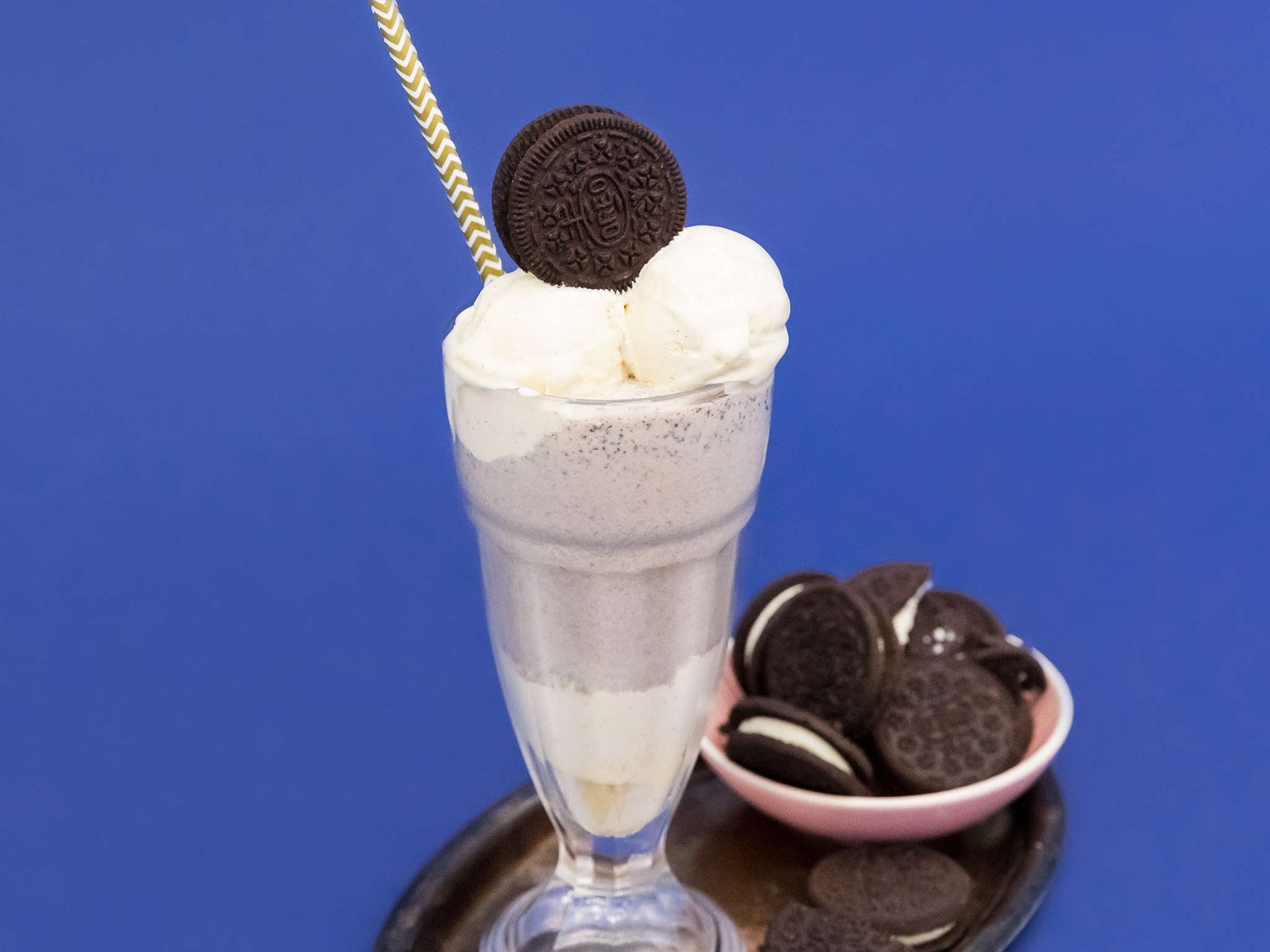 Cookies and cream, Creamy milkshake, Crunchy texture, Irresistible taste, 2050x1540 HD Desktop