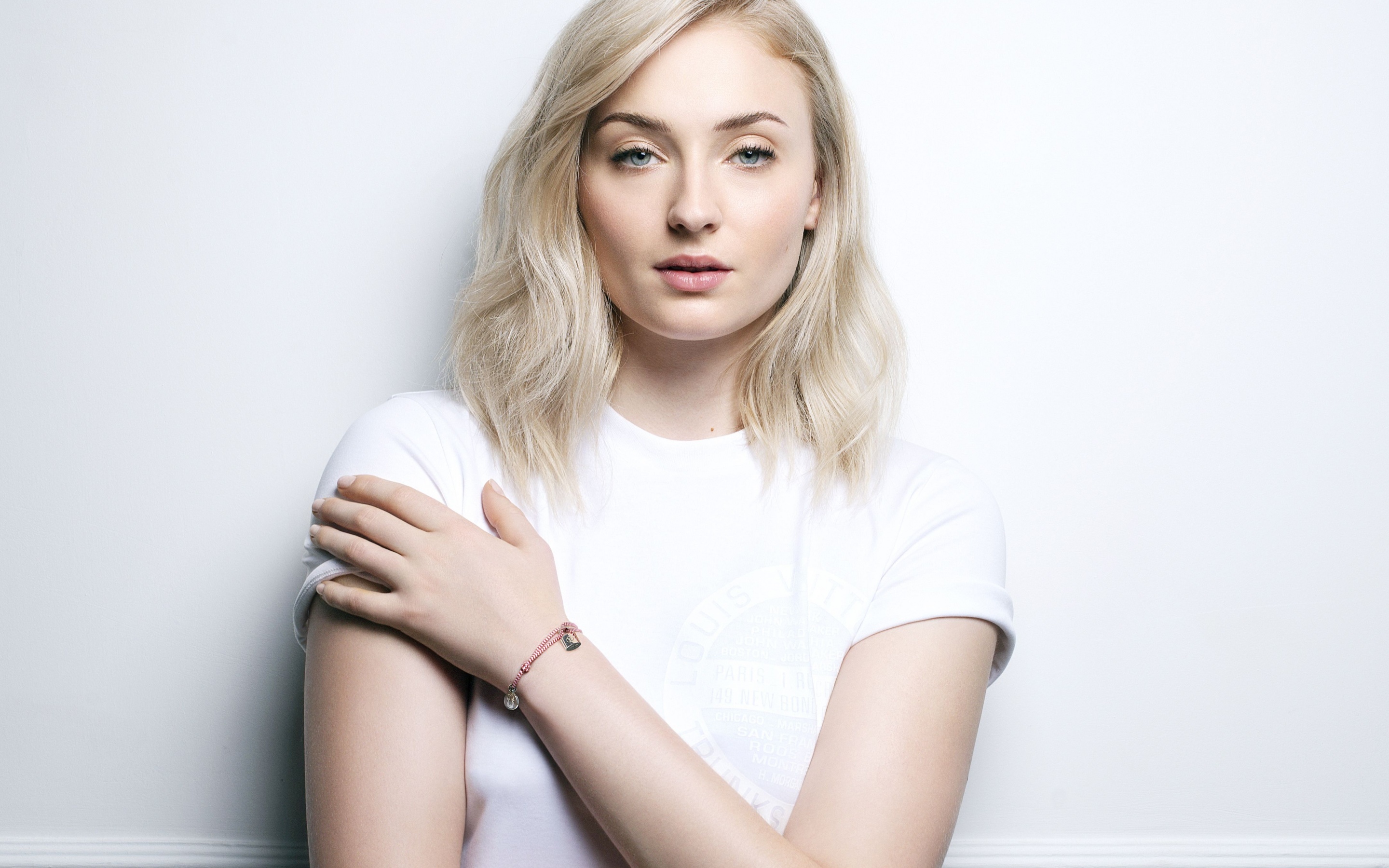 Sophie Turner, Beautiful actress, Portrait, People, 2880x1800 HD Desktop