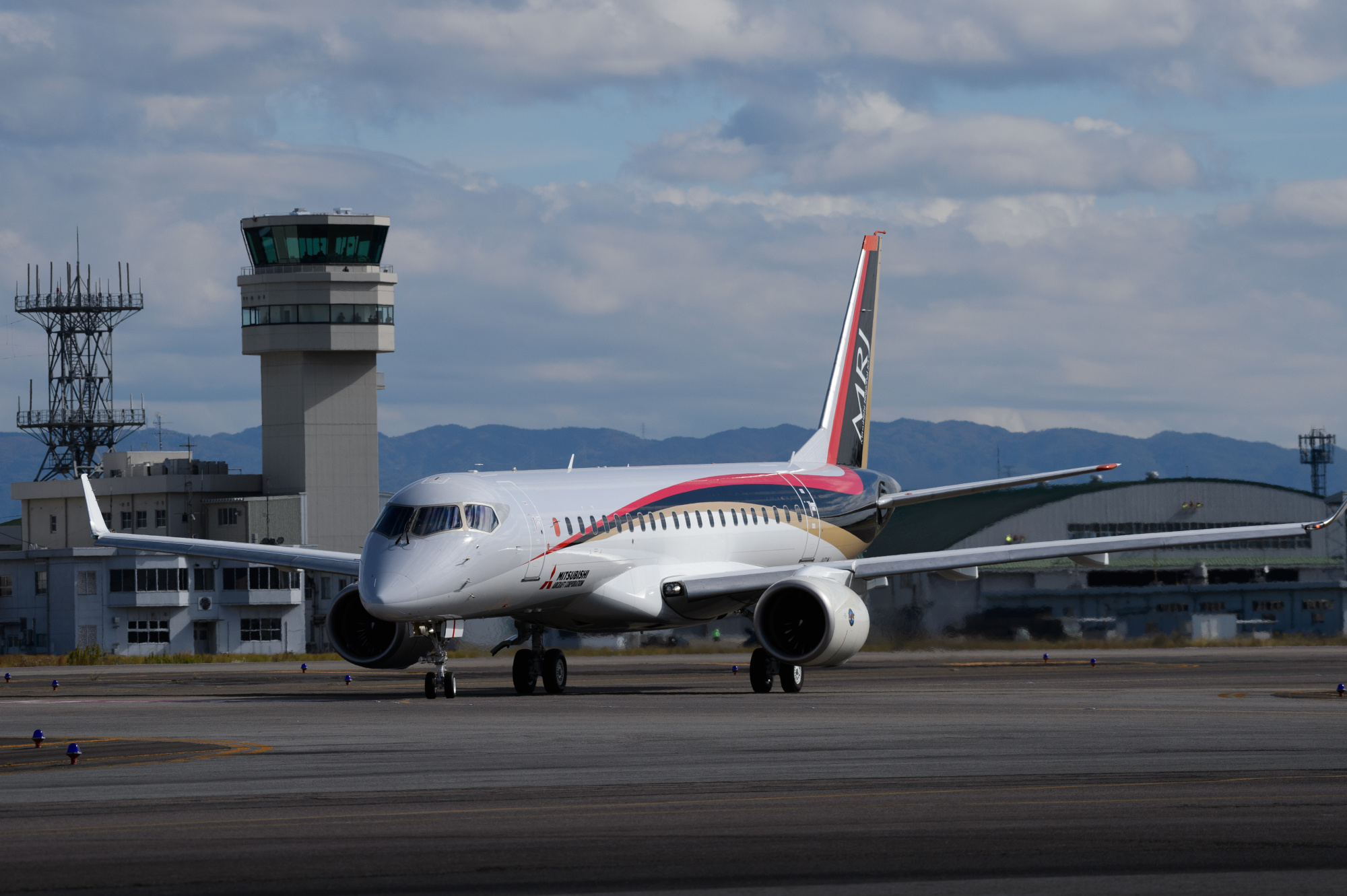 Mitsubishi Aircraft, Test flights, Safety certification, Japan Times, 2000x1340 HD Desktop