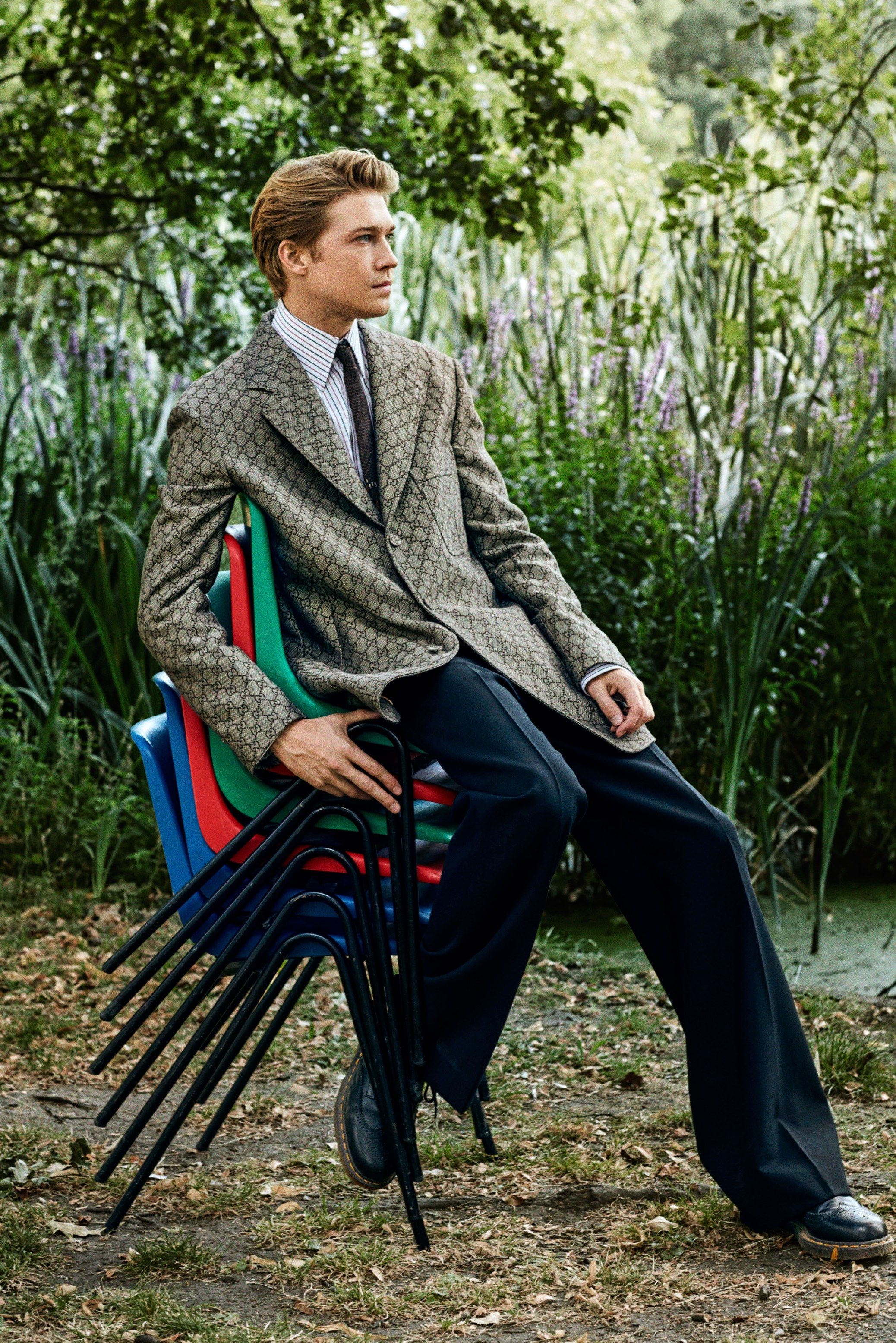 Joe Alwyn, Modern leading man, Taylor Swift's boyfriend, Hollywood, 2080x3120 HD Phone