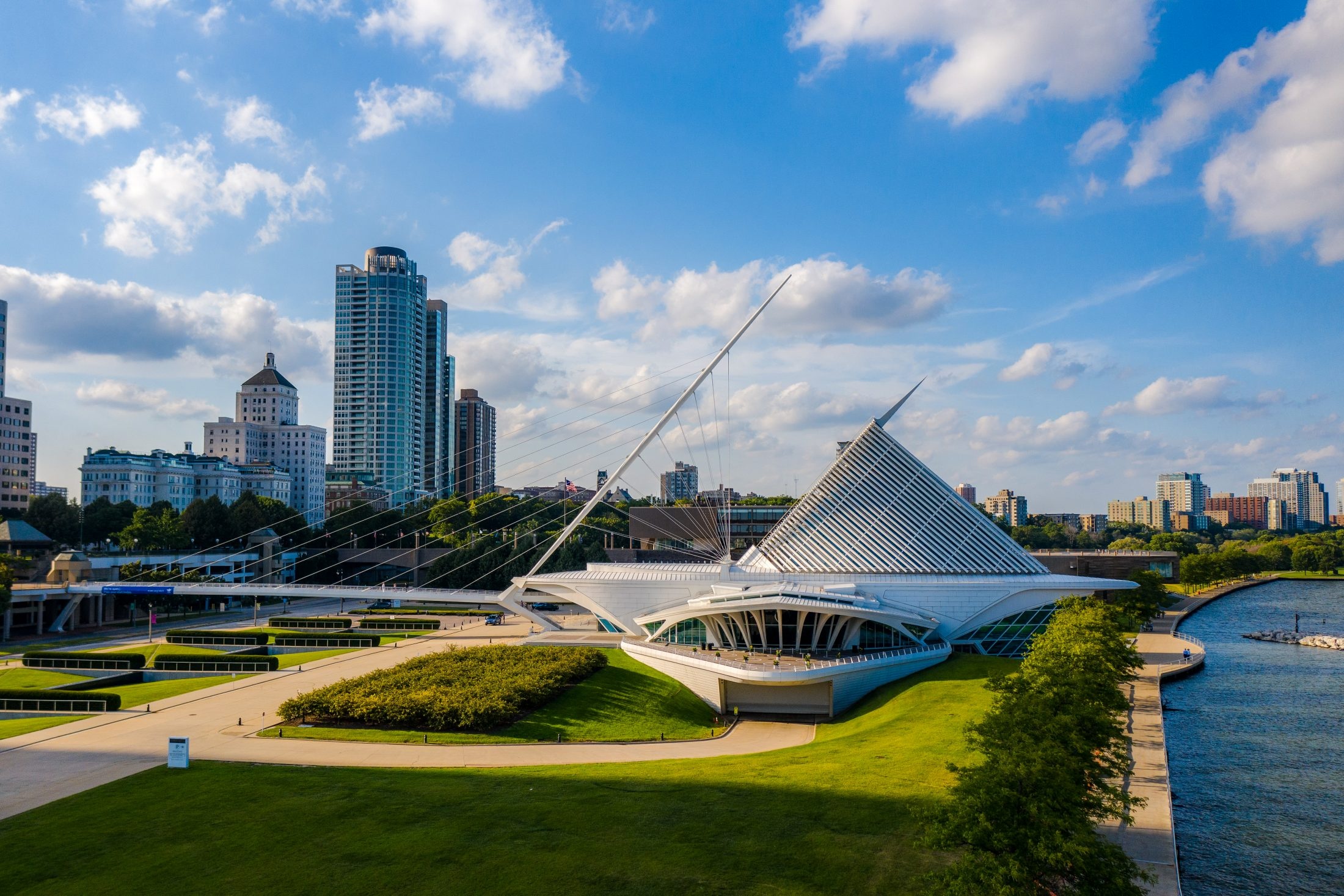 Milwaukee Skyline, Attractions, 2200x1470 HD Desktop