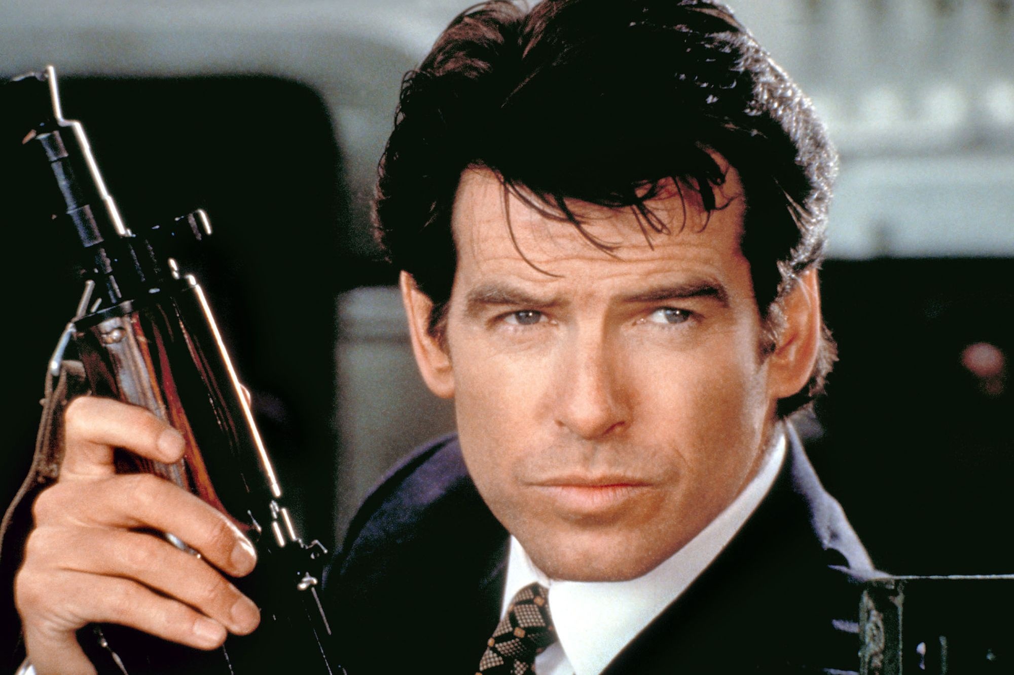 Pierce Brosnan, Bond 1 age, 2000x1340 HD Desktop