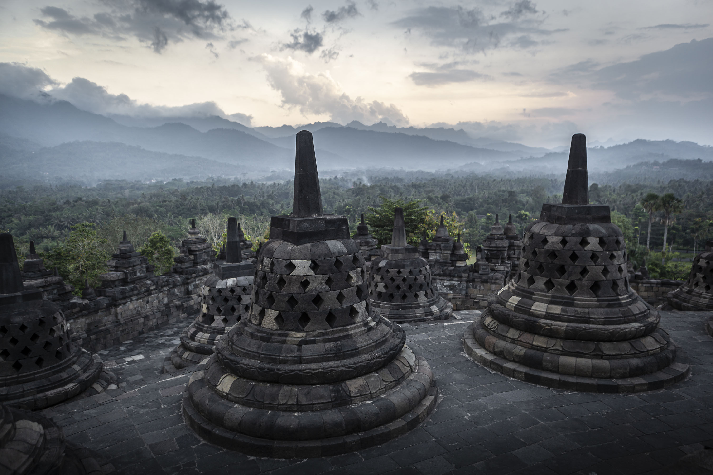 Dusk at the Borobudur foundation, 3000x2000 HD Desktop