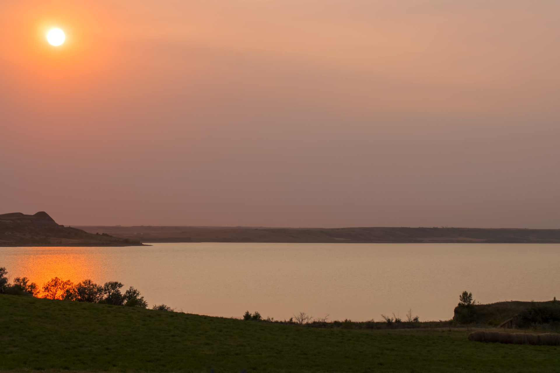 Lake Sakakawea, Free enjoyment, Beautiful badlands, Travels, 1920x1280 HD Desktop