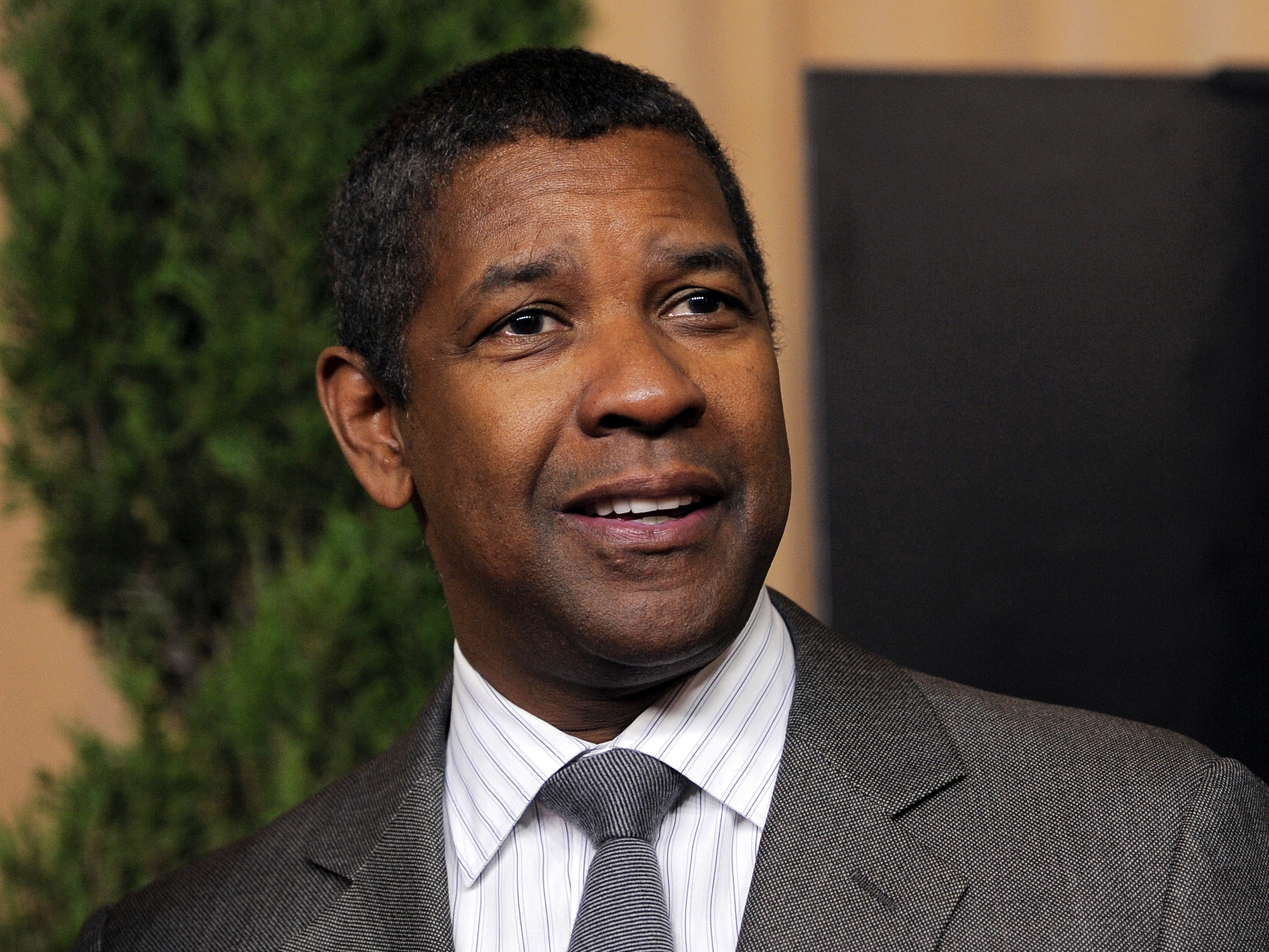 Denzel Washington, Celebrity wallpaper pictures, Distinguished actor, Screen presence, 2500x1880 HD Desktop