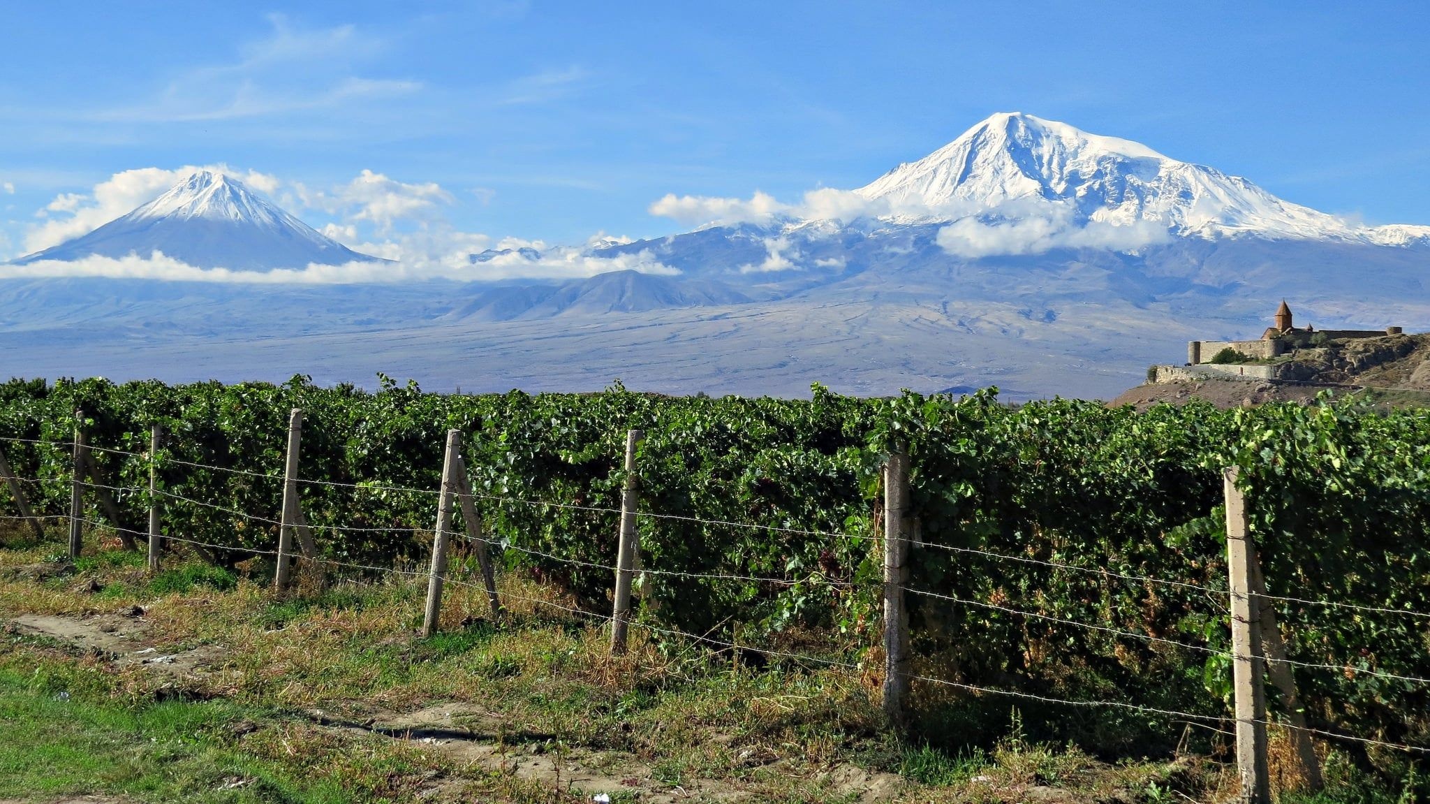 Ararat mountain, Majestic peaks, Scenic beauty, Nature's wonder, 2050x1160 HD Desktop