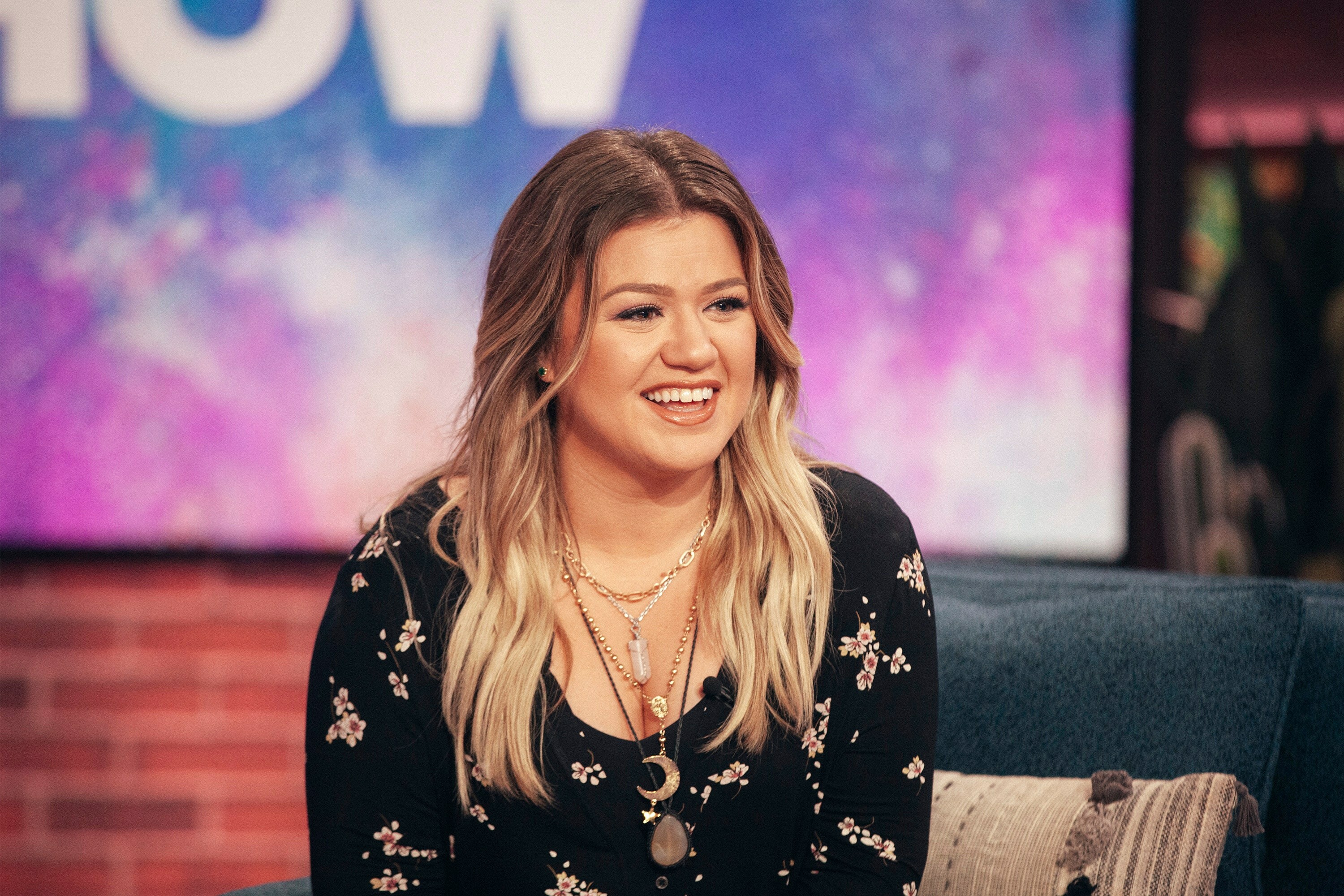 Kelly Clarkson, Celebrity interactions, American Idol win, 3000x2000 HD Desktop