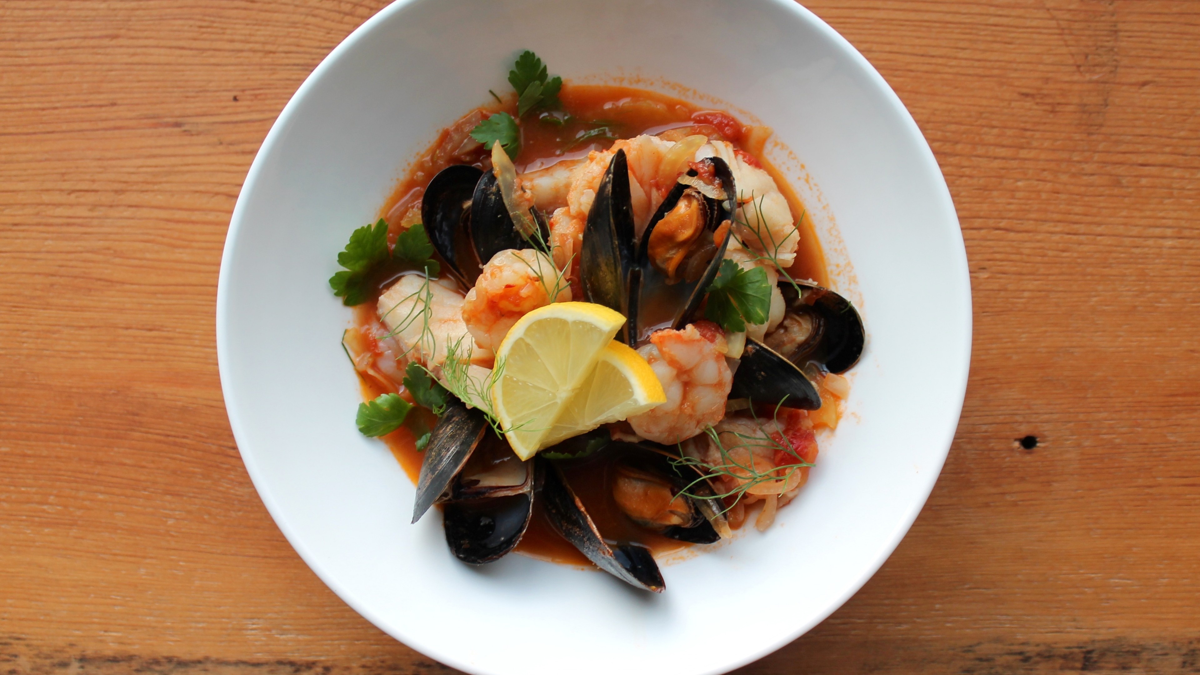 Seafood soup tomatoes, Seafood delicacies, Fresh seafood, Greens, 3840x2160 4K Desktop