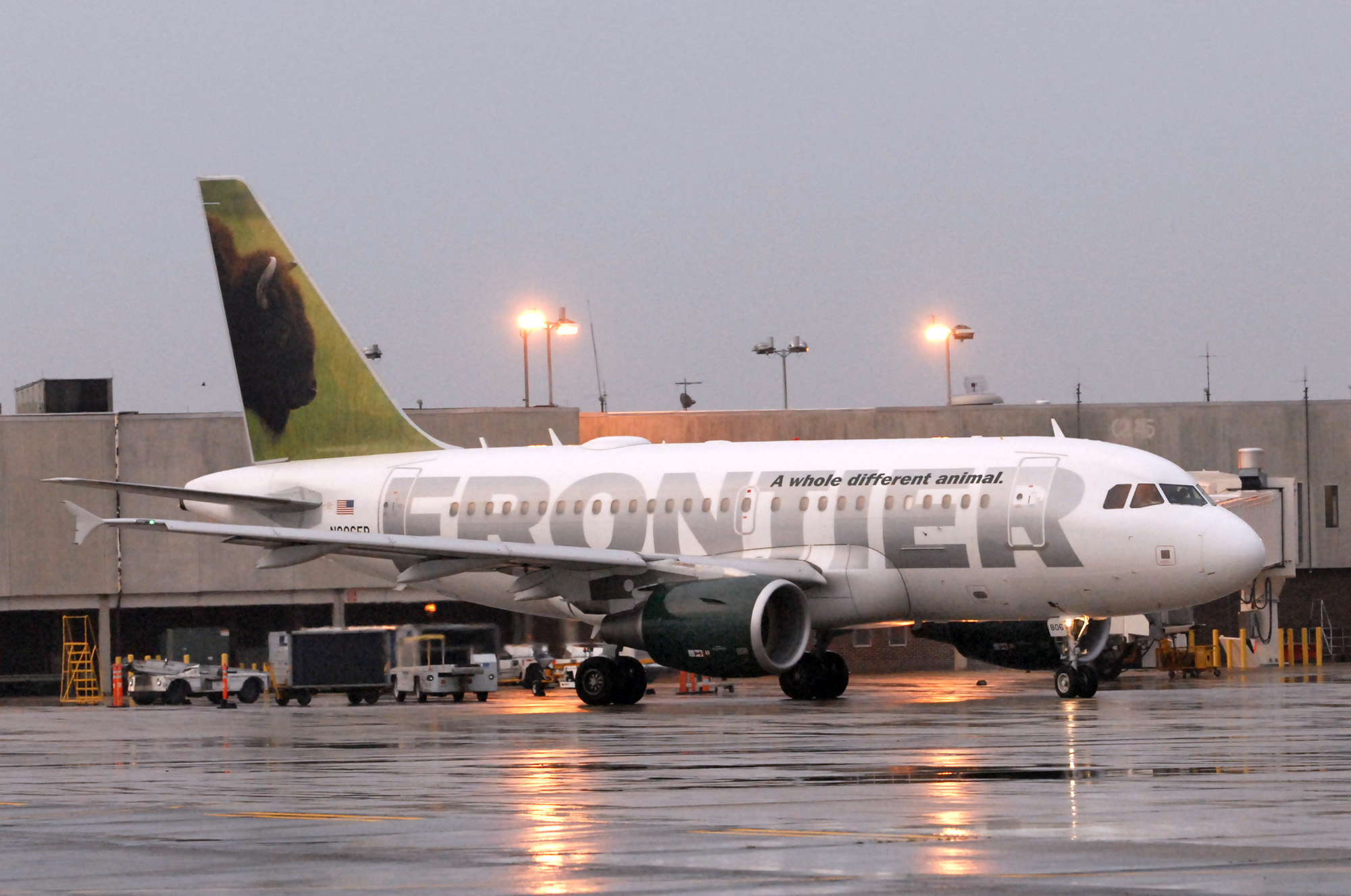 Frontier Airlines, Discontinuing Dayton flights, 2000x1330 HD Desktop