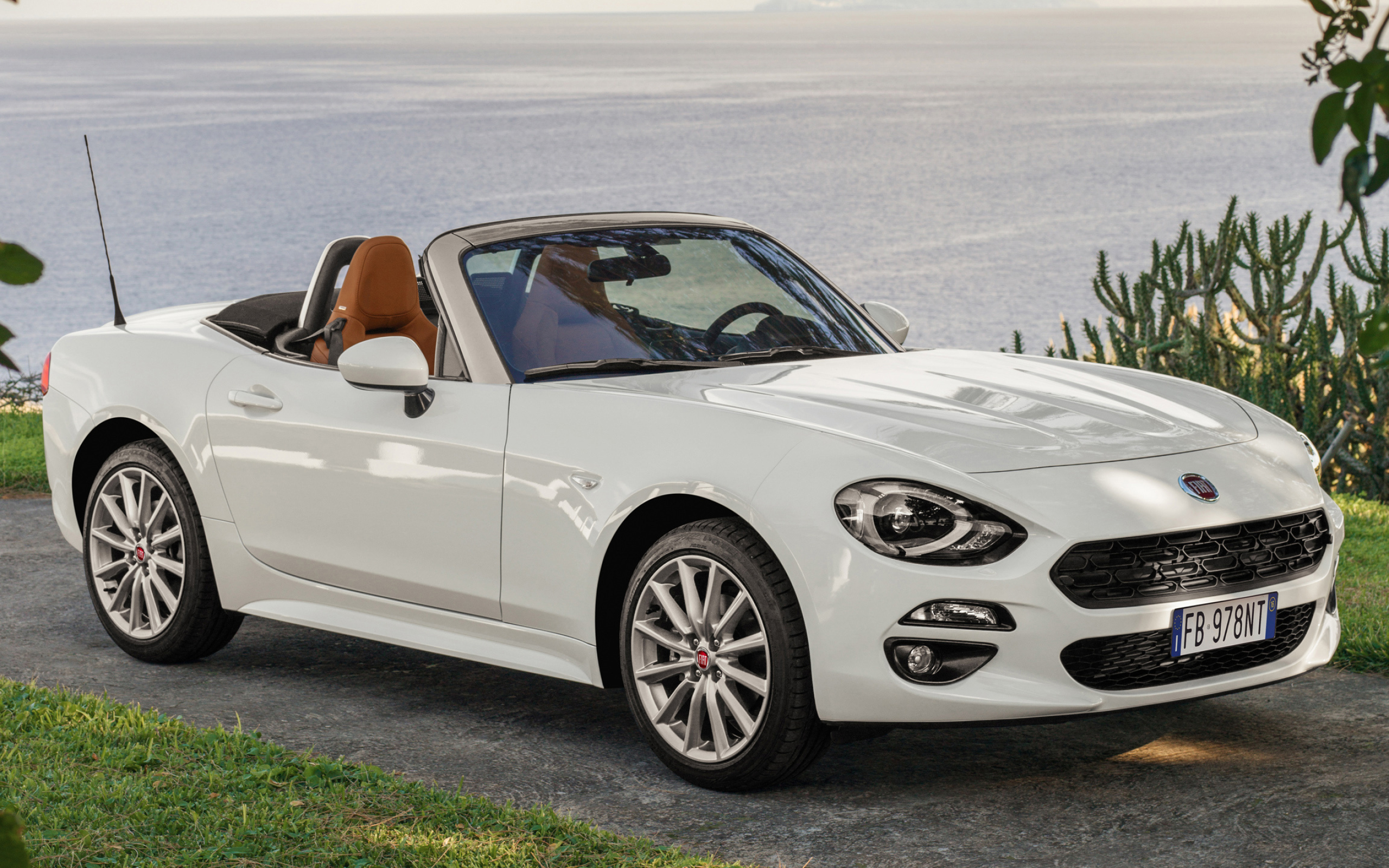 Fiat 124 Spider, 4K Ultra HD wallpapers, Stylish and sleek, Italian beauty, 2560x1600 HD Desktop