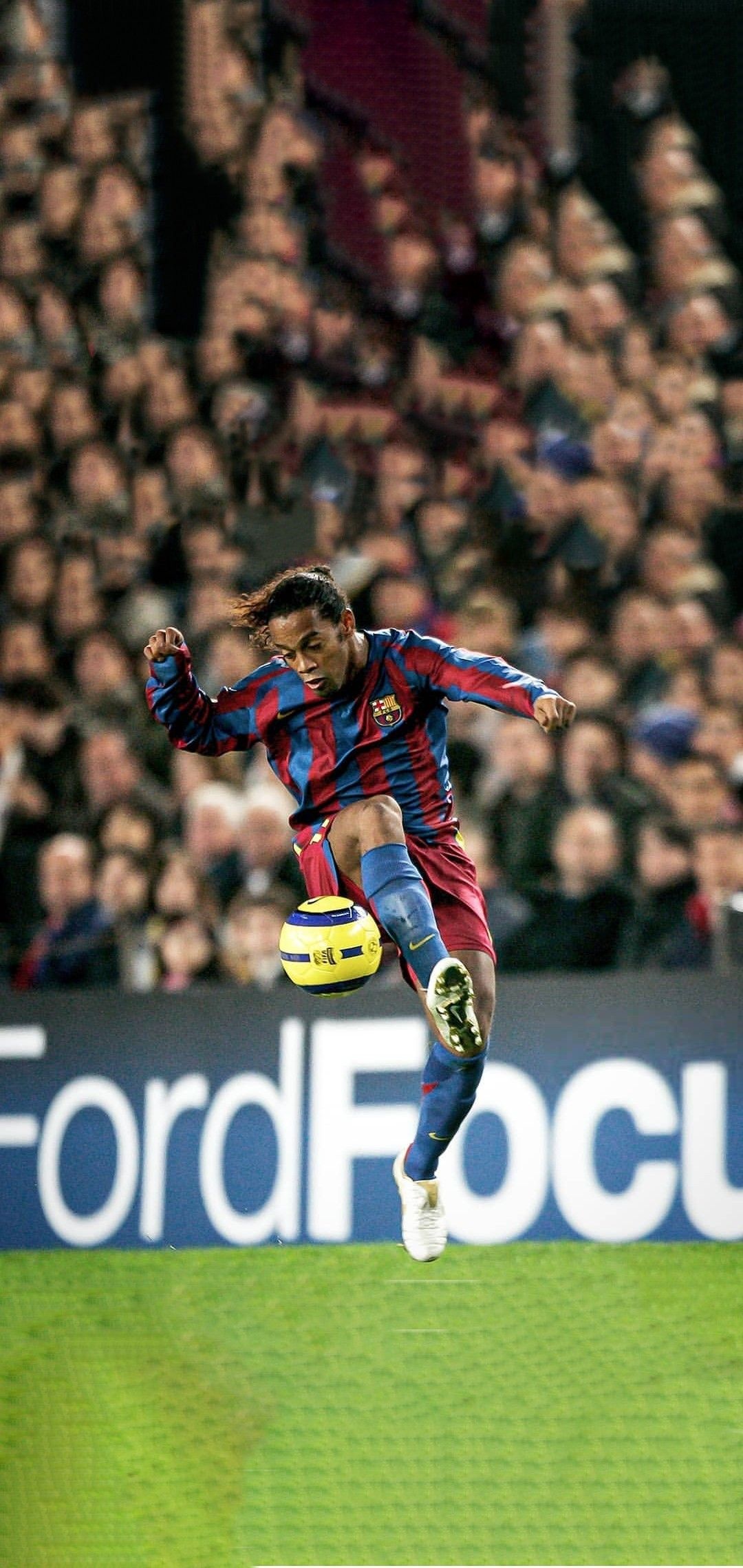 Ronaldinho, FC Barcelona jersey, Ford Focus signage, HD Phone wallpaper