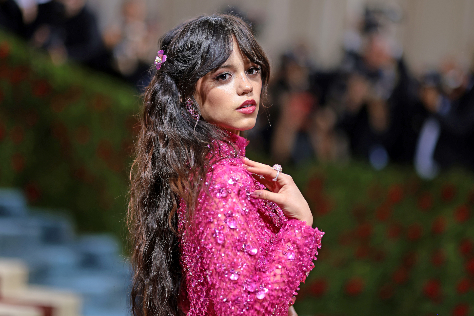 Jenna Ortega, 2022 Met Gala, hot pink Valentino dress, HD Desktop wallpaper
