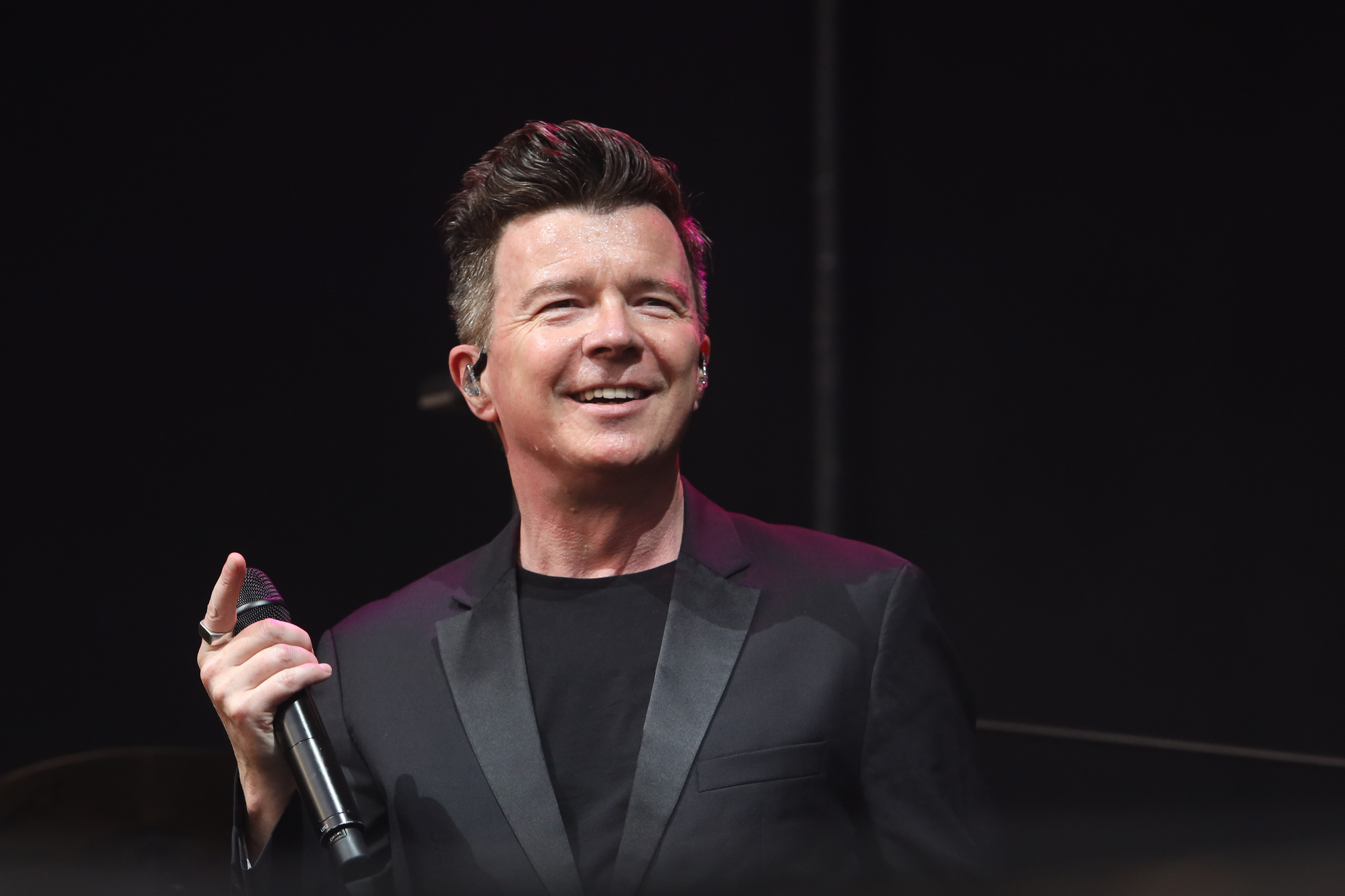 Rick Astley, Remastered classic, Astley's iconic video, 3000x2000 HD Desktop