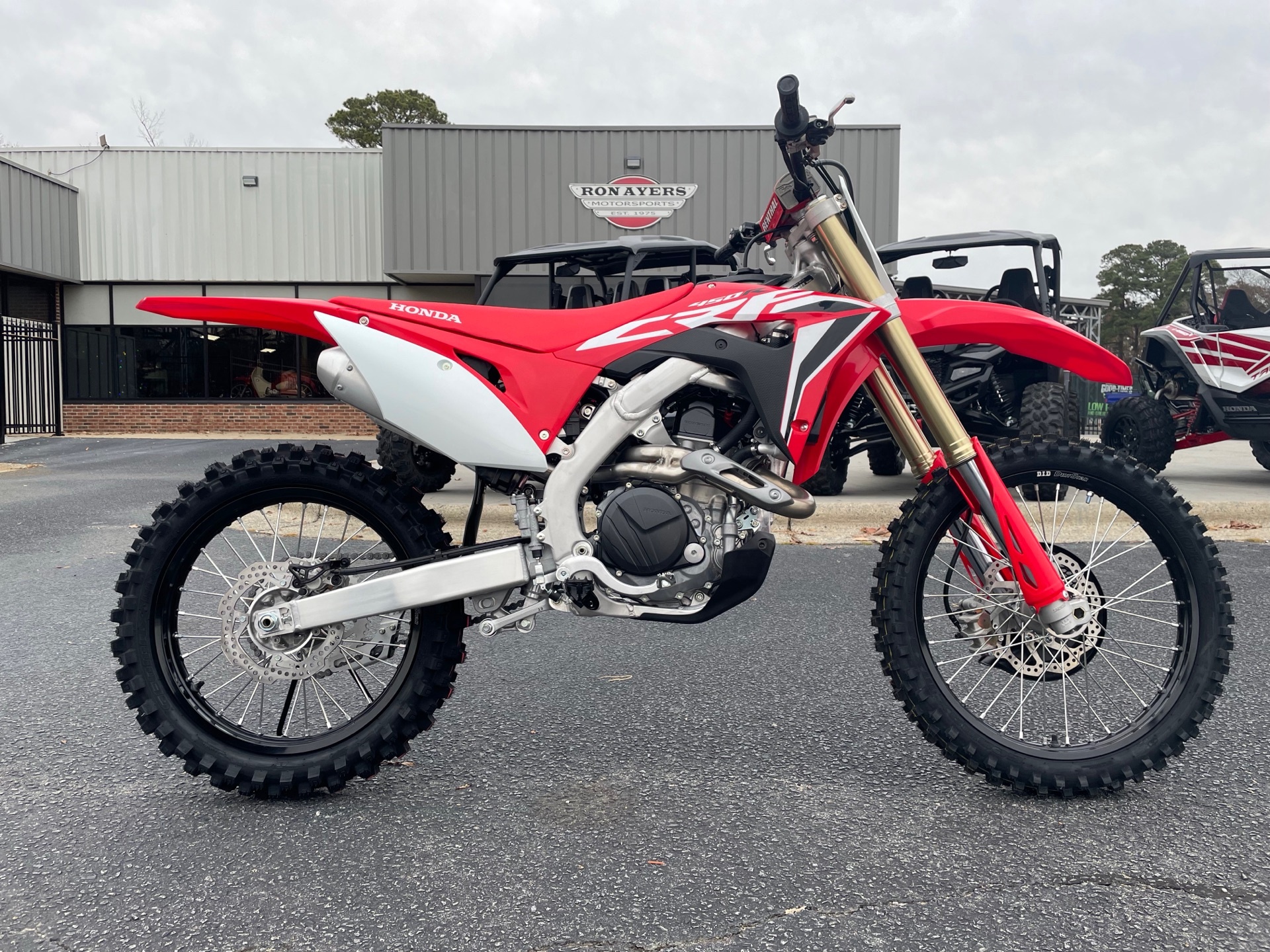 New Honda CRF450R, Cutting-edge motocross, Sleek design, Thrilling performance, 1920x1440 HD Desktop