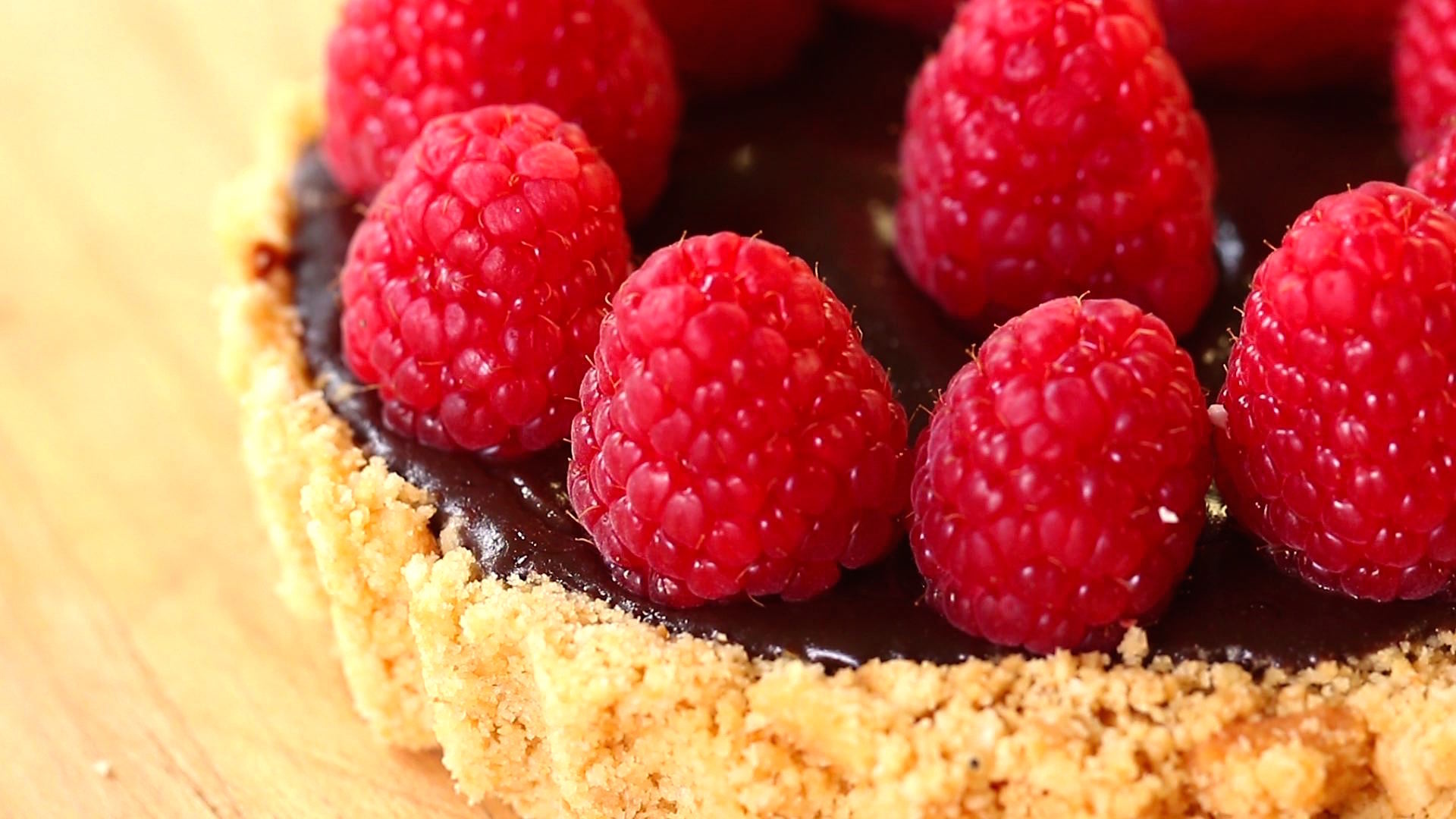 Raspberry chocolate tart, No-bake recipe by Buona Pappa, Decadent and luscious, Perfectly balanced sweetness, 1920x1080 Full HD Desktop