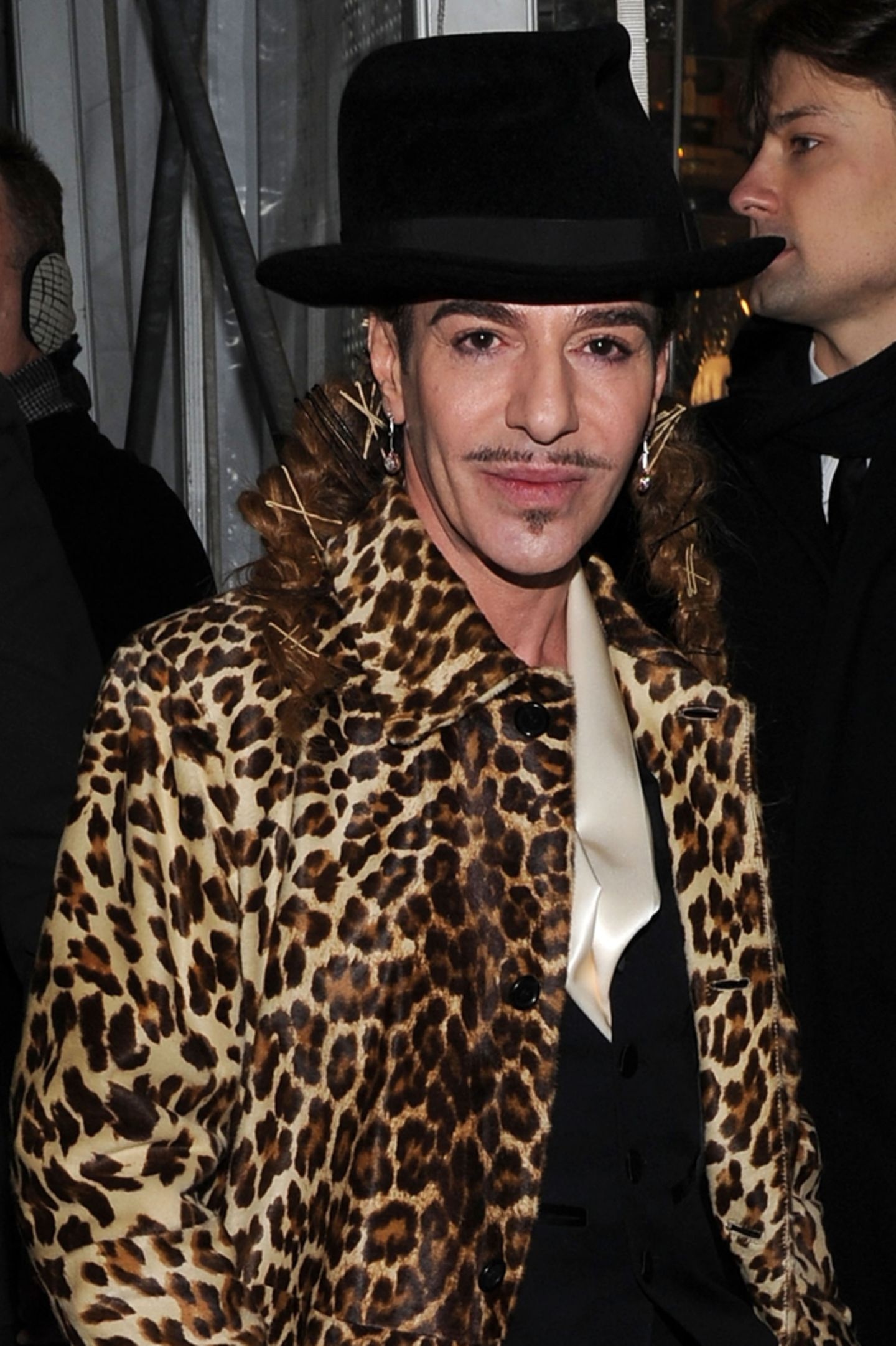 John Galliano, London comeback, Fashion return, 1440x2170 HD Phone
