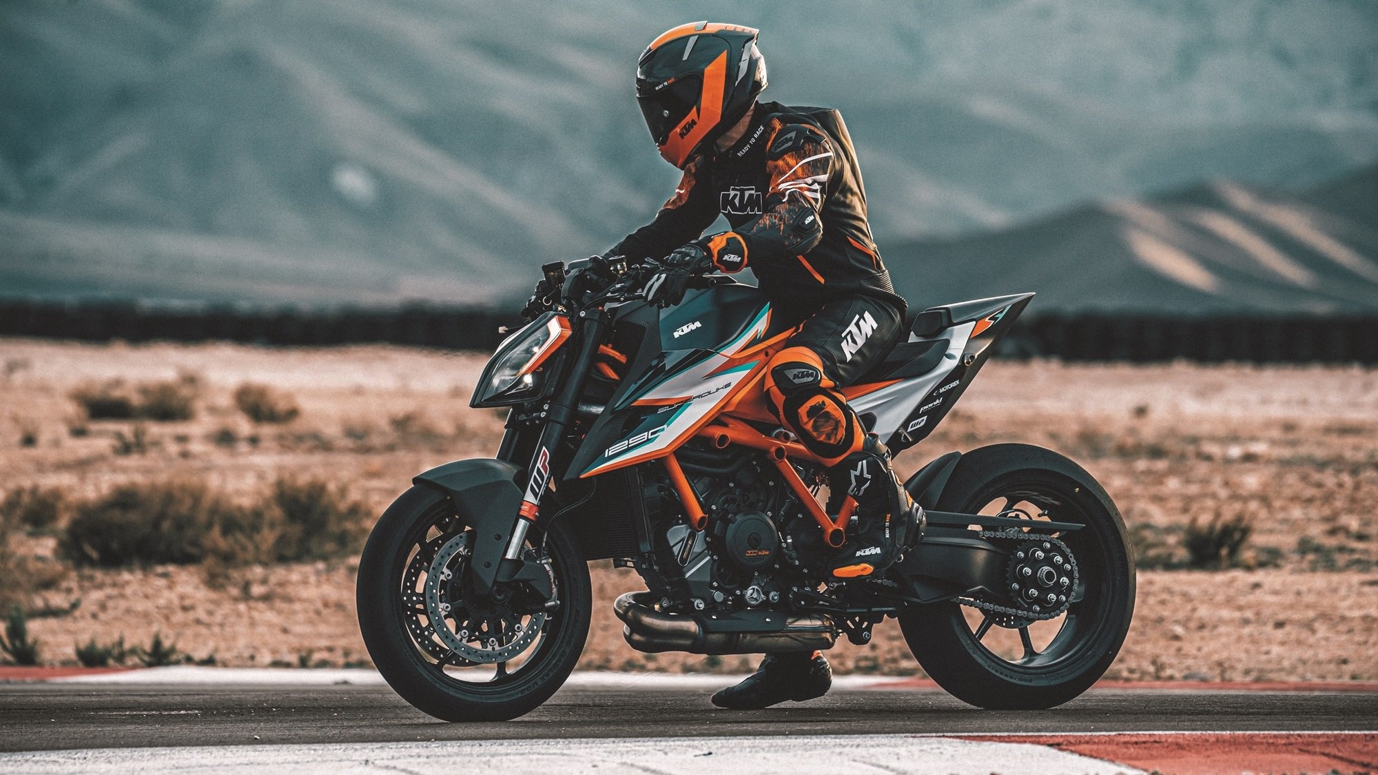 KTM 1290 Super Duke GT, Duke wallpapers, 2000x1130 HD Desktop