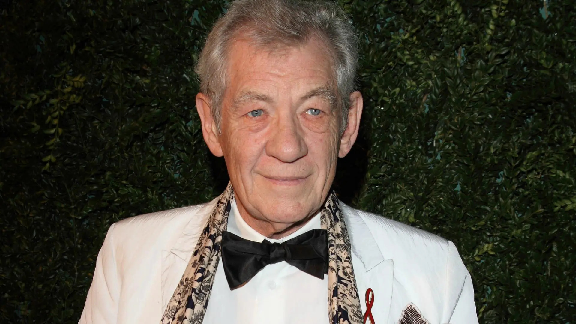 Ian McKellen, Young actor, Captivating photos, SheKnows, 1920x1080 Full HD Desktop