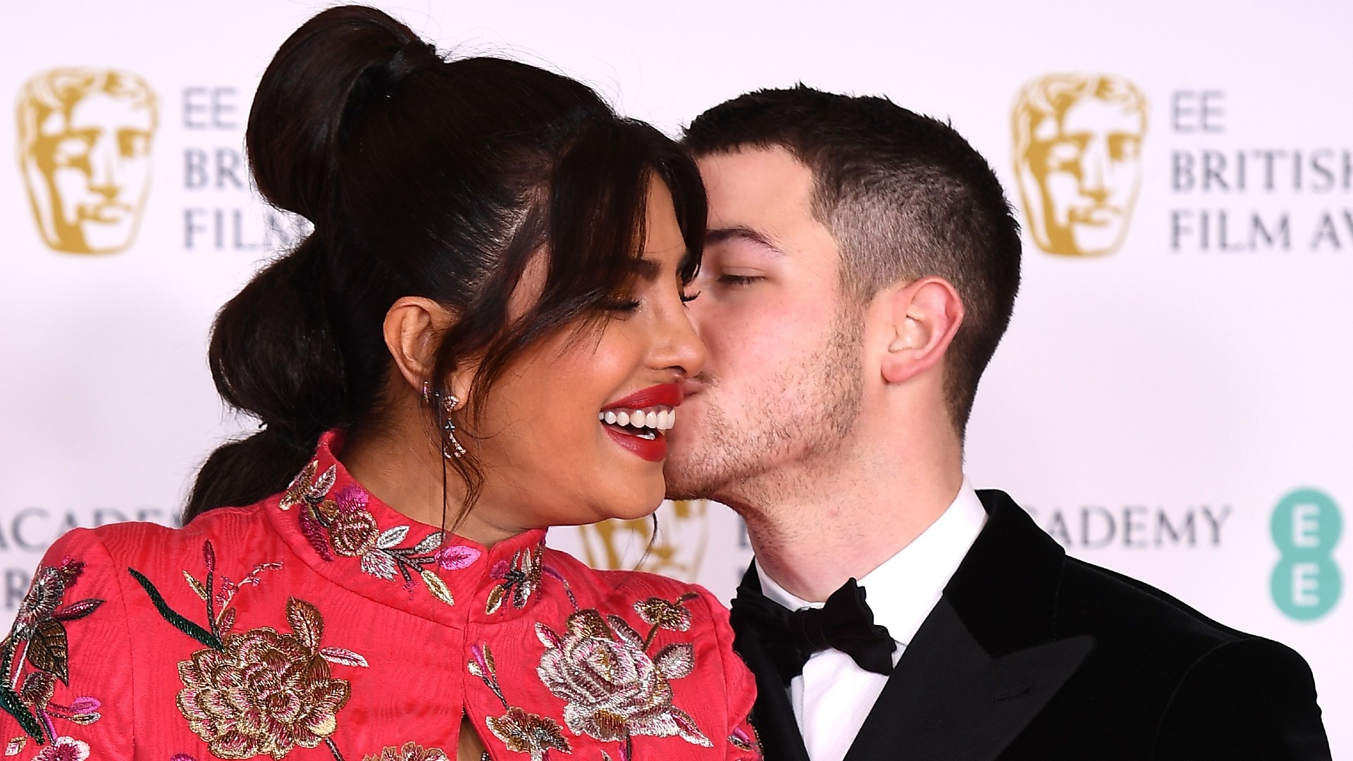 Priyanka Chopra, Nick Jonas, Stunning couple, 1920x1080 Full HD Desktop